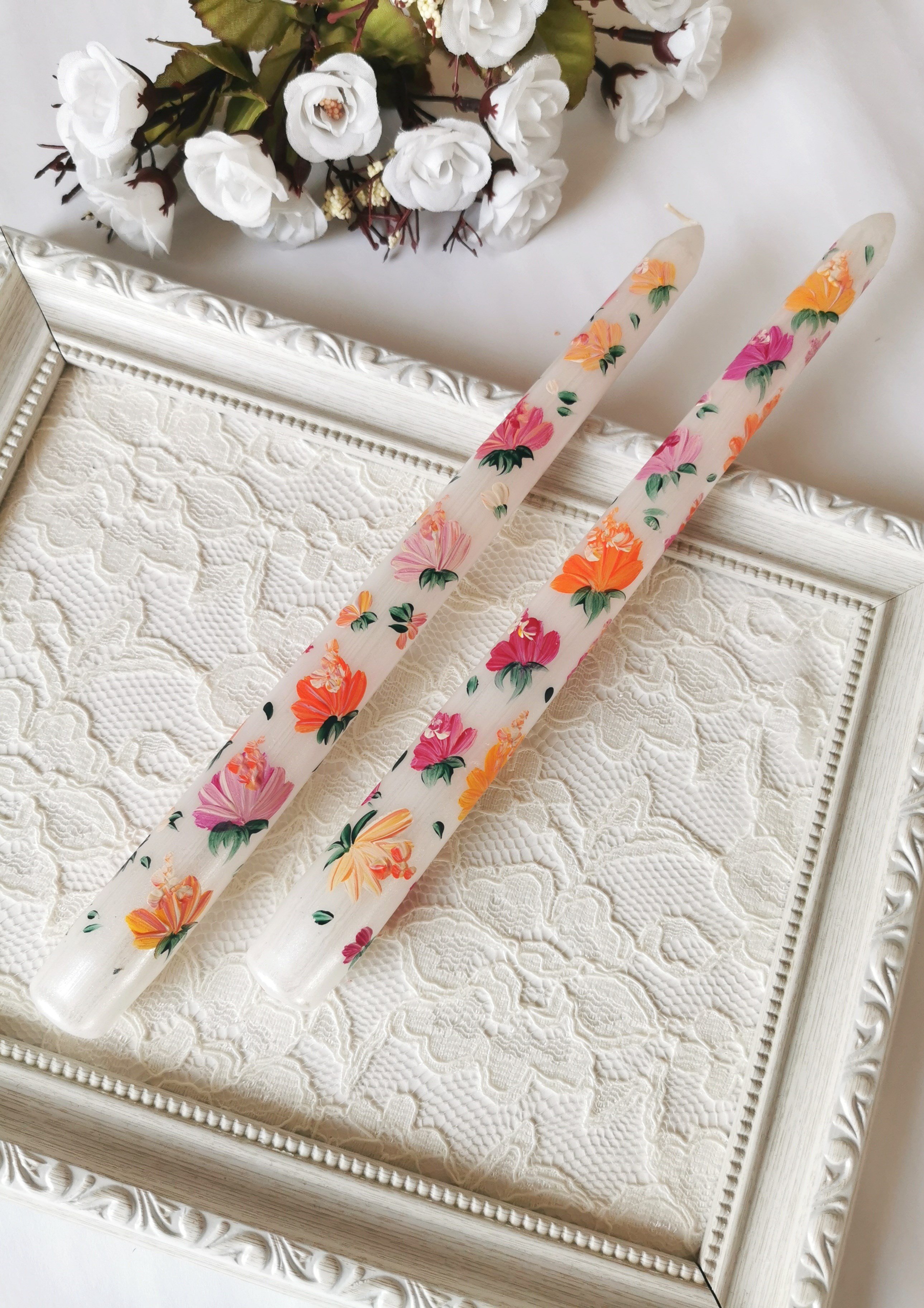Sedefli Beyaz Çiçek Desenli El Boyaması Dekoratif İkili Mum – 25 cm