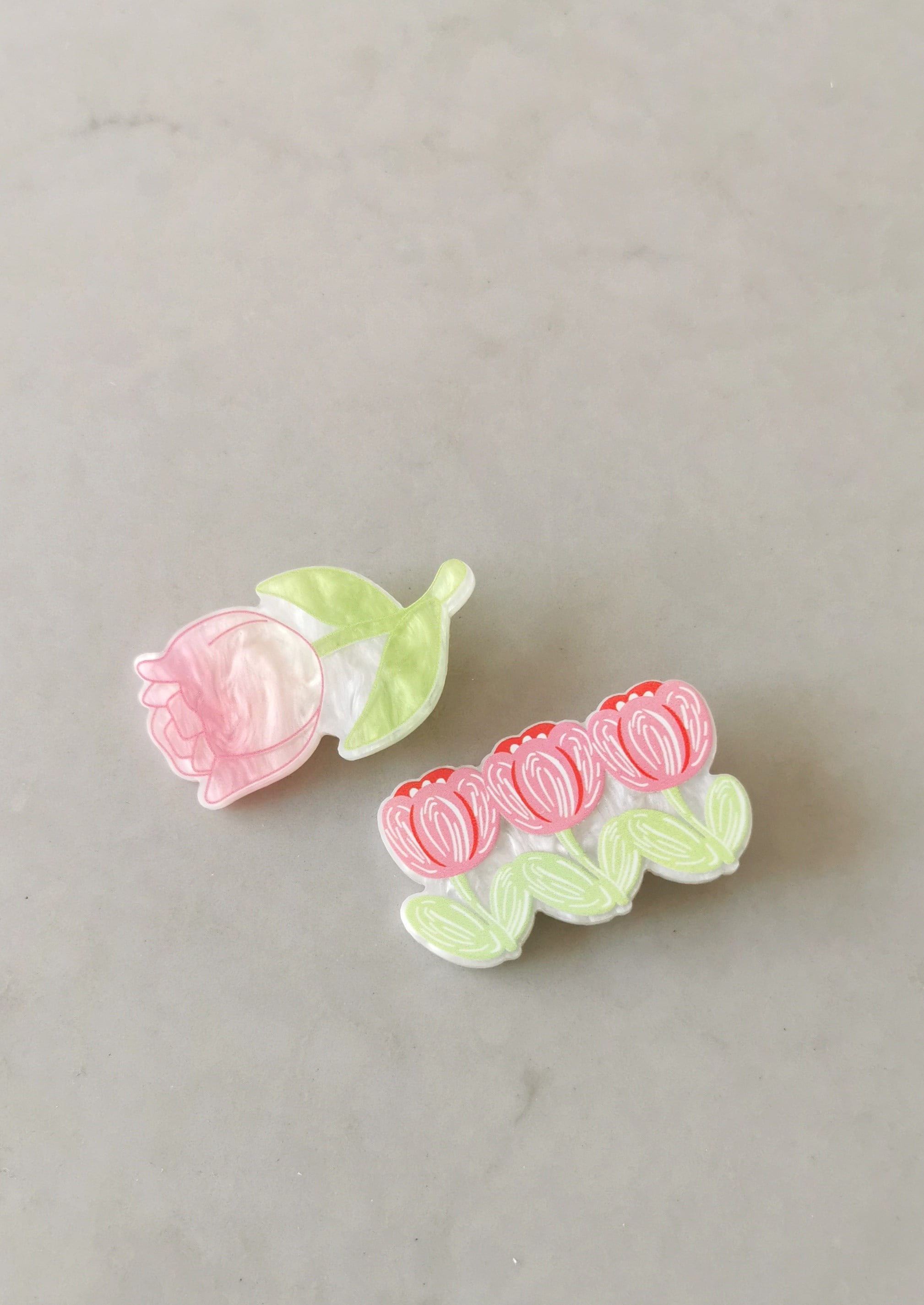 Sedefli Zemin Pembe Çiçek Temalı Çiftli Pensli Çocuk Tokası 5x3 cm