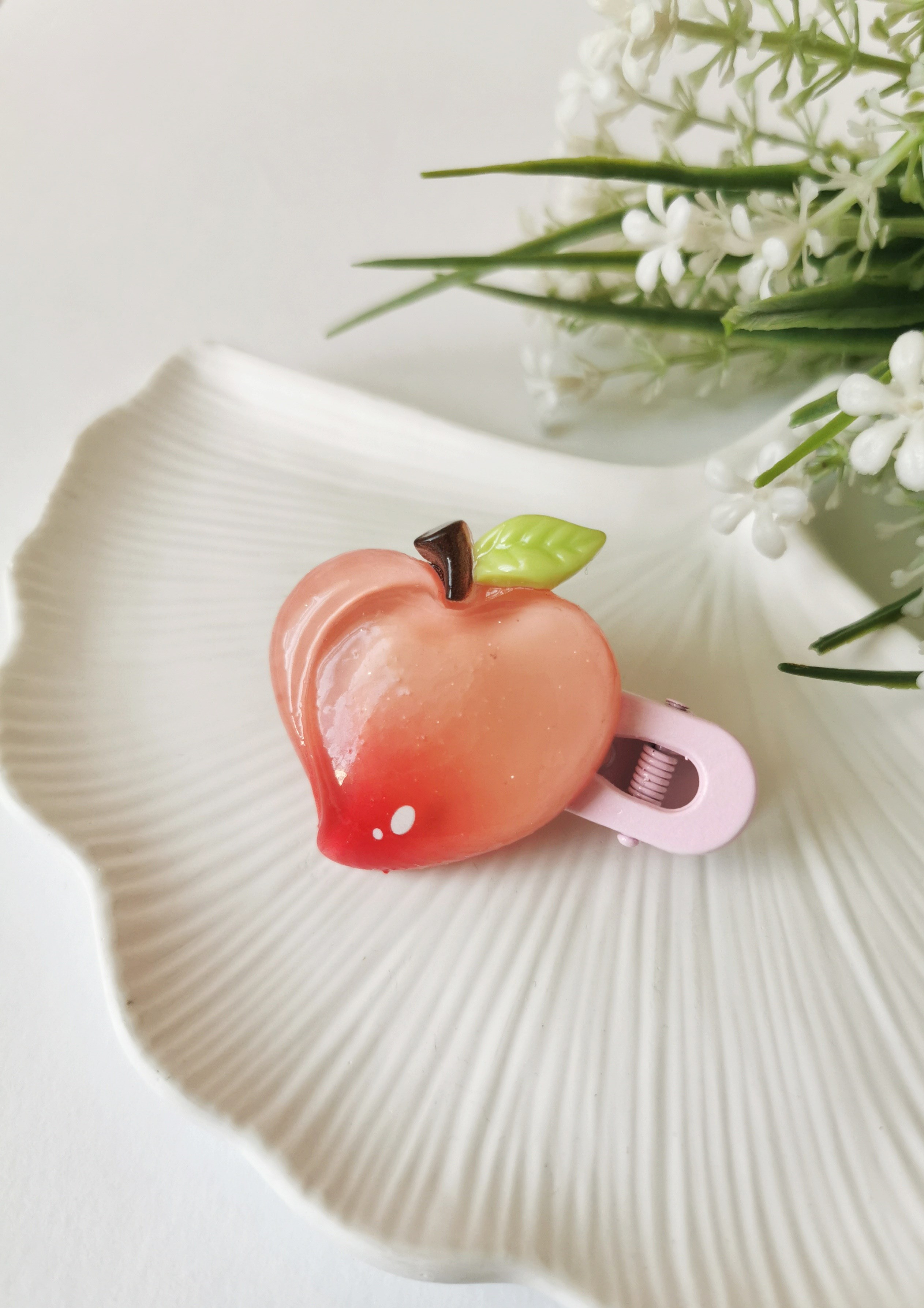 Şeftali Figürlü Pembe Pensli Çocuk Tokası 6 x 4,5 cm