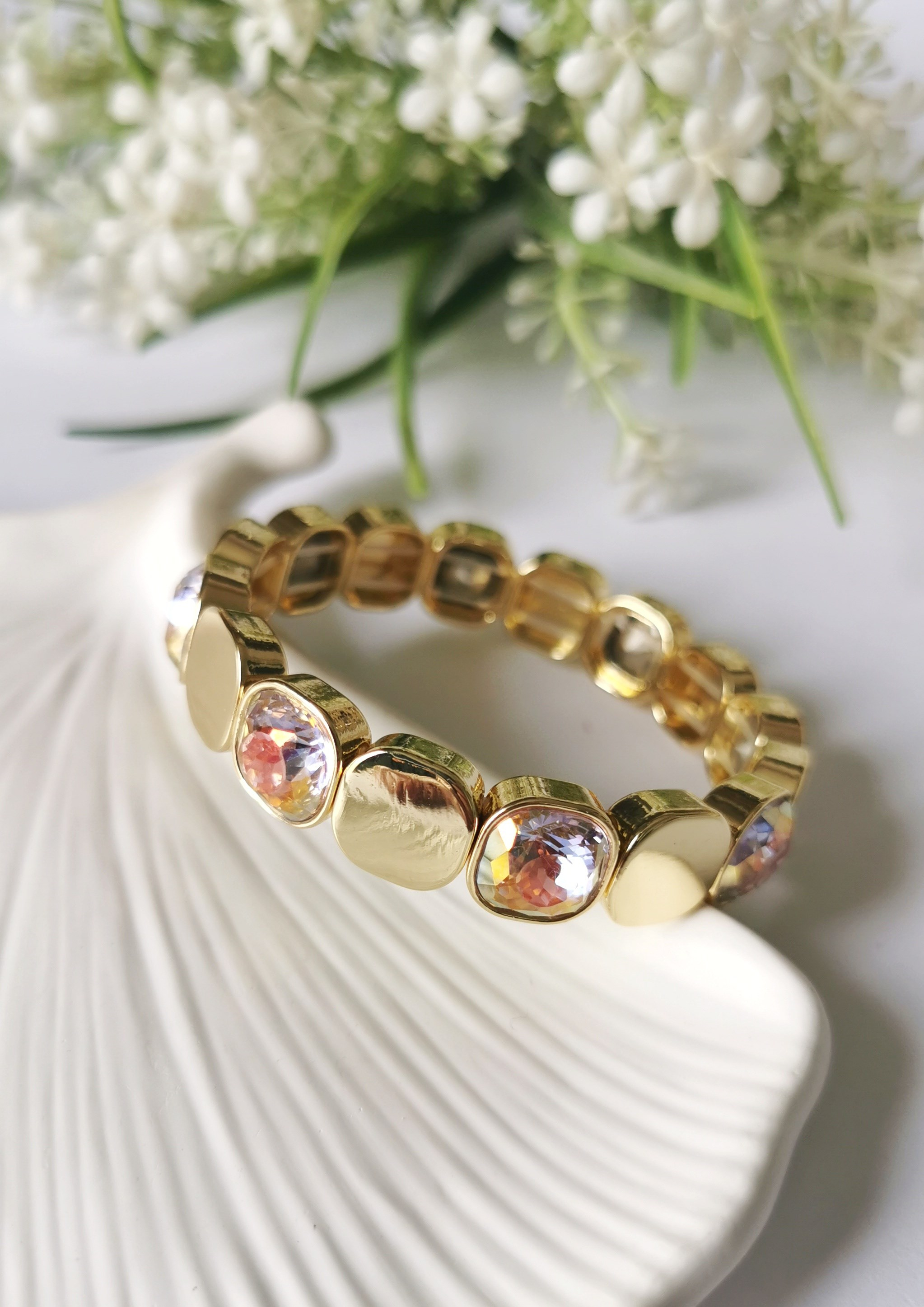 Şeftali Işıltısı Kristal Taşlı Gold Çelik Lastikli Bileklik 