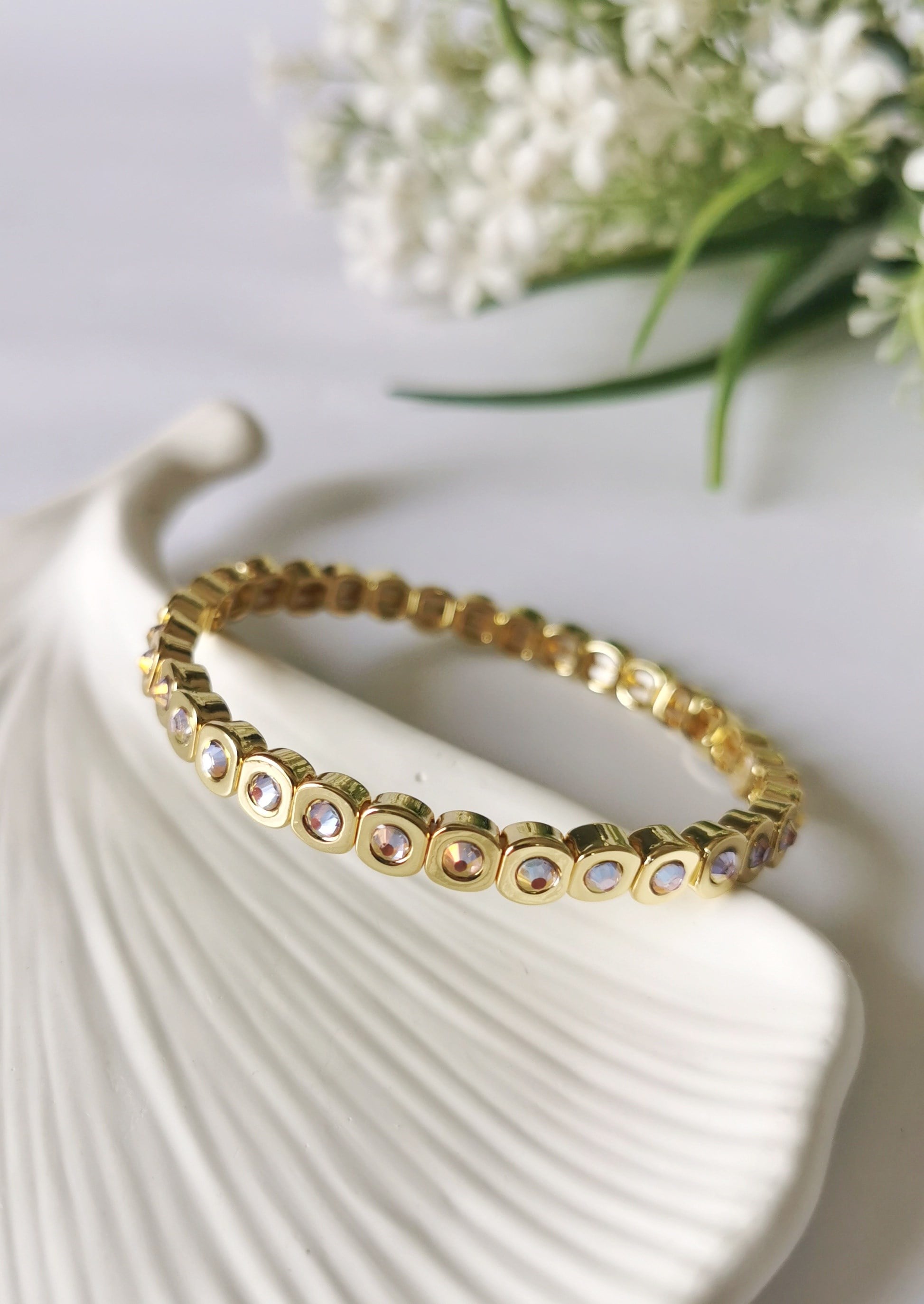 Şeftali Işıltısı Zirkon Taşlı Çelik Bileklik – Lastikli Gold Tasarım