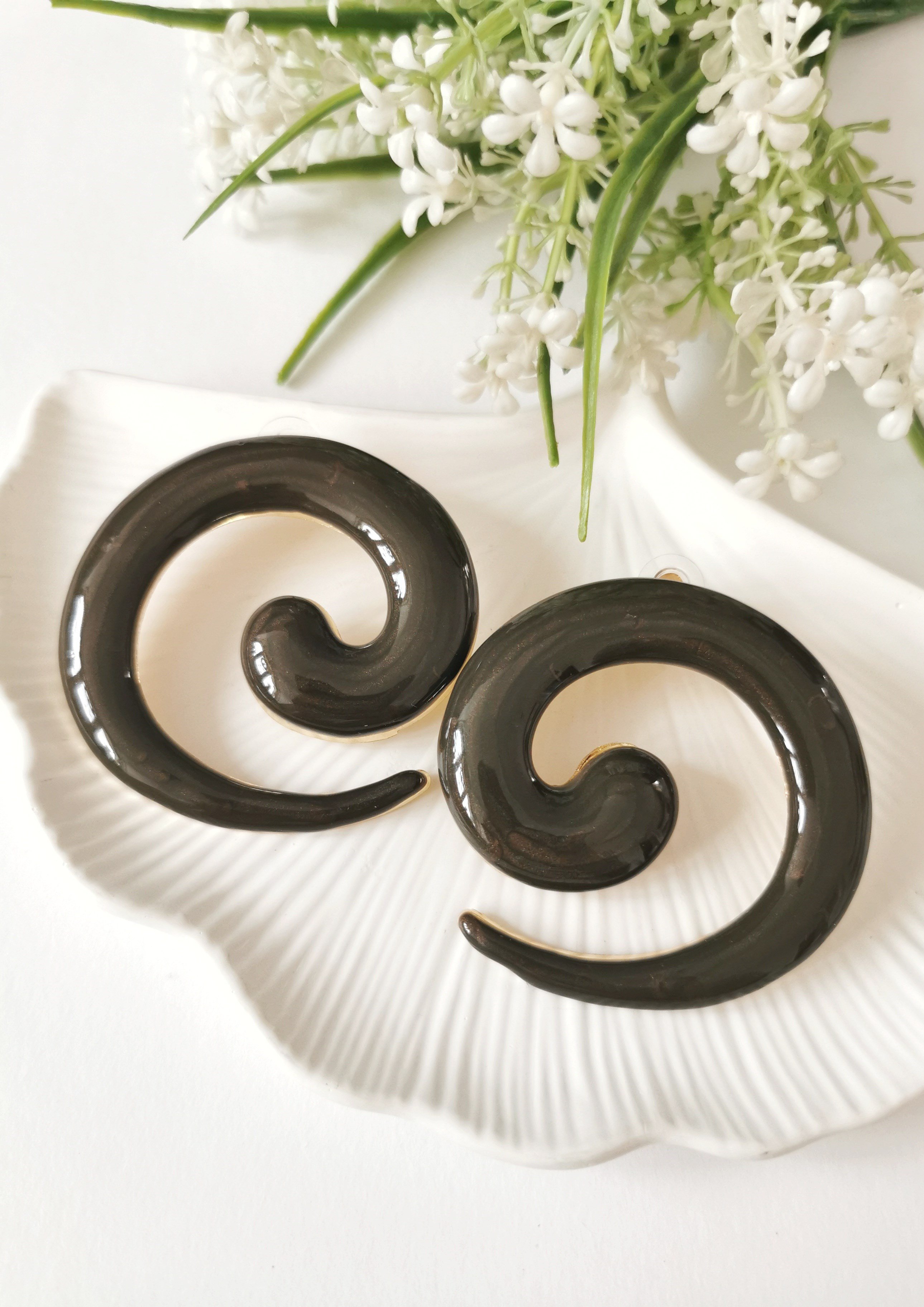 Sütlü Kahve Luna Spiral Mine Kaplama Çelik Küpe 6x5,5 cm