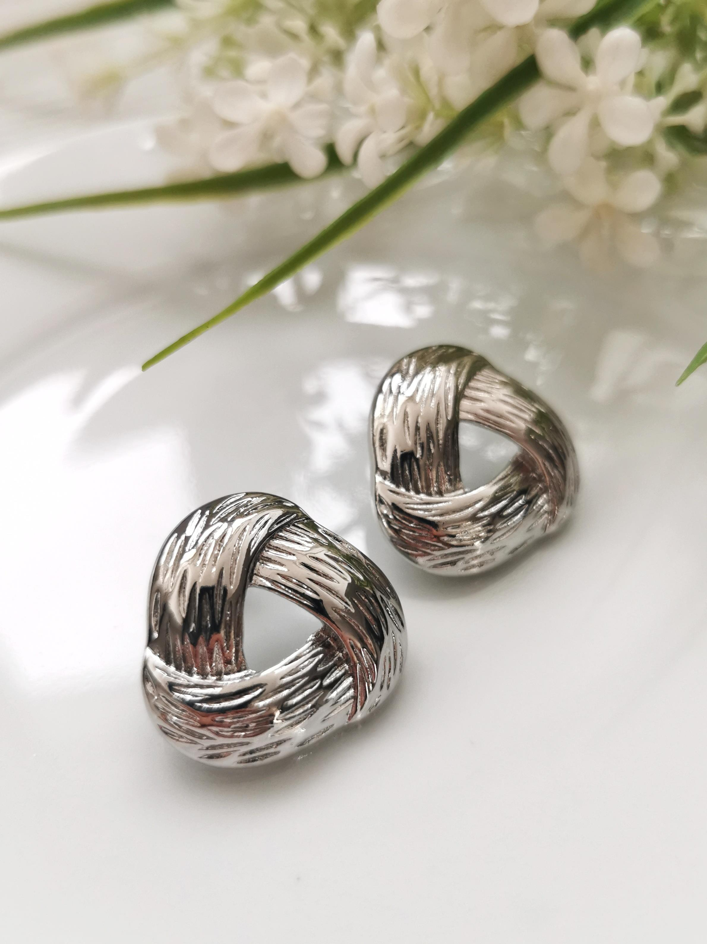 Üçgen Form Çelik Küpe 