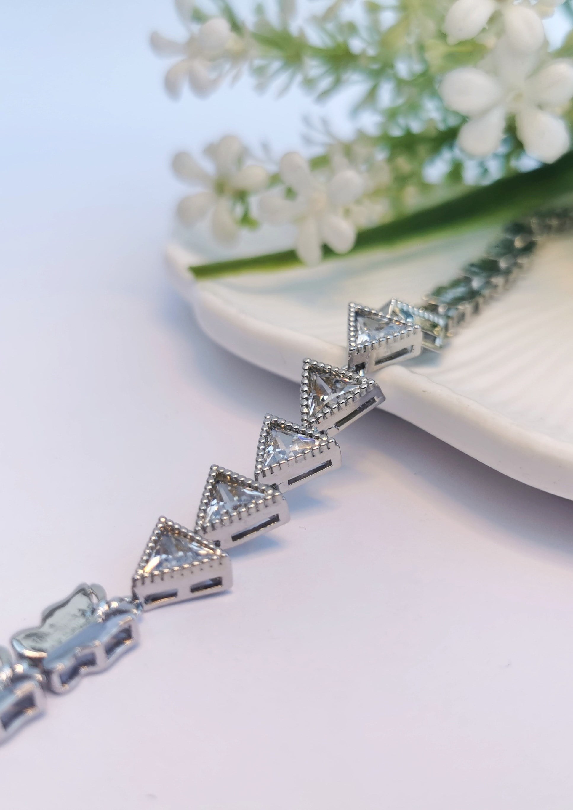 Üçgen Kesim Silver Zirkon Çelik Bileklik