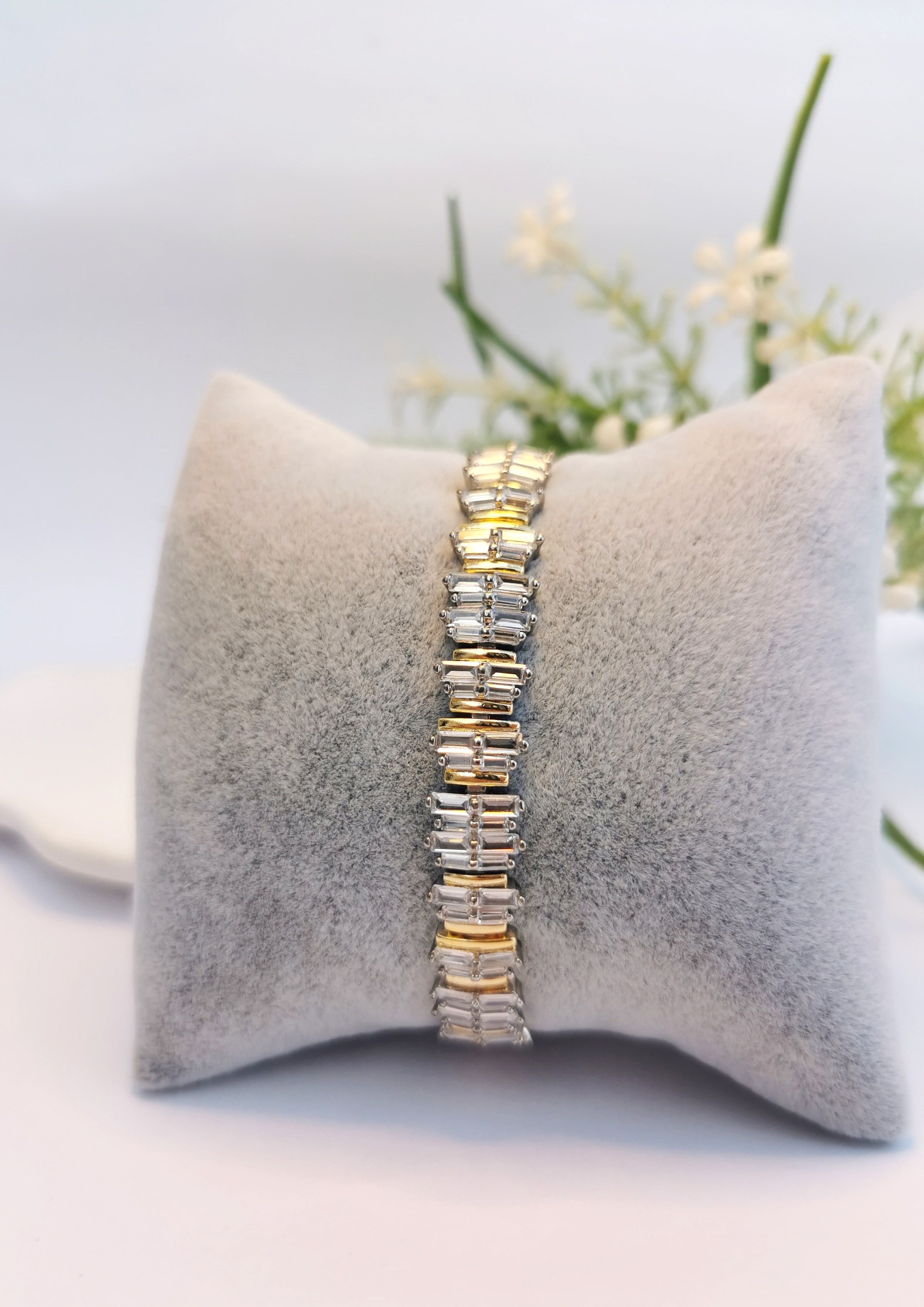 VIP Baget Taşlı Gold & Silver Zirkon Çelik Bileklik