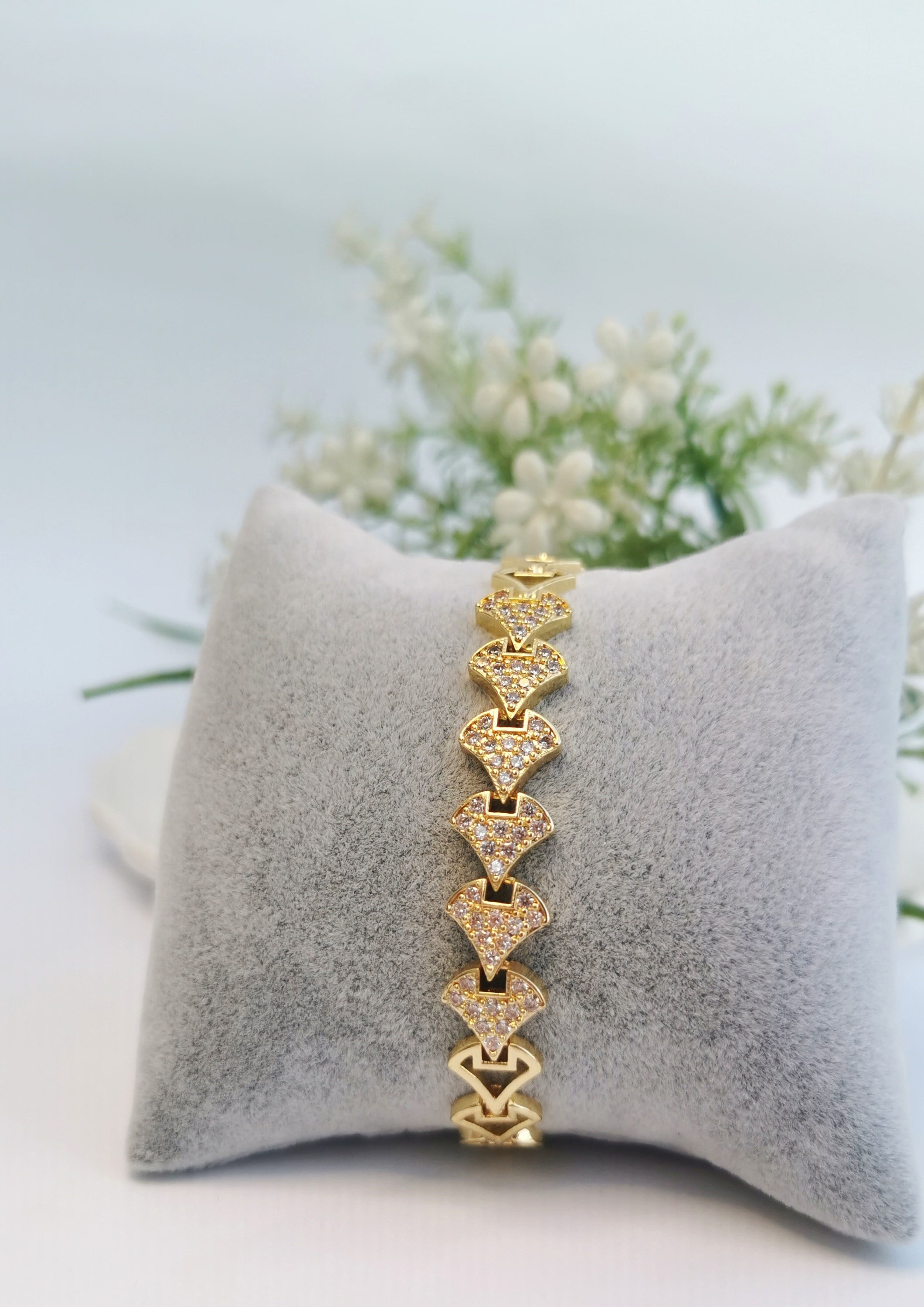 VIP Gold Kalp Desenli Zirkon Taşlı 14K Altın Kaplama Çelik Bileklik