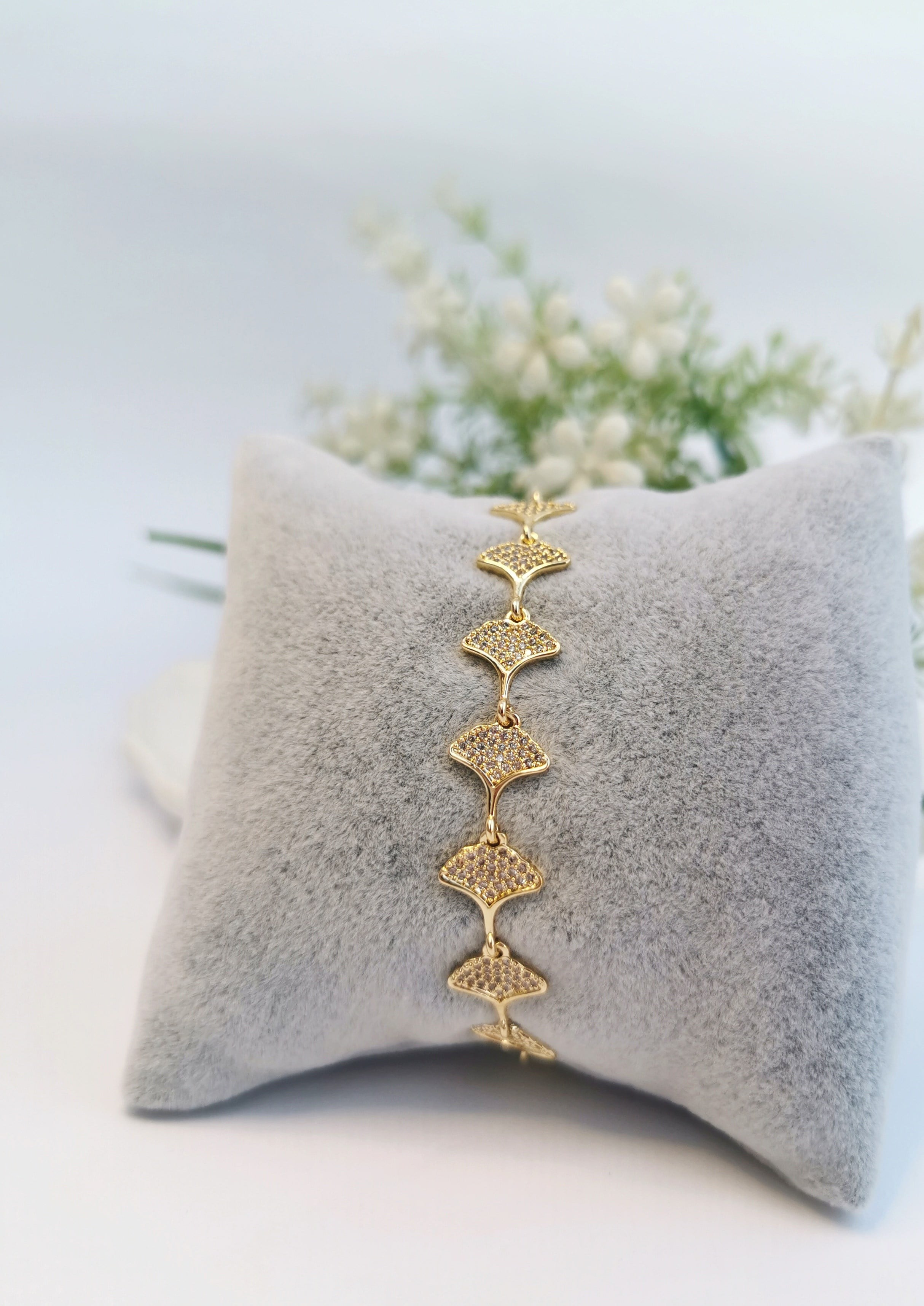 VIP Gold Yelpaze Desenli Zirkon Taşlı 14K Altın Kaplama Çelik Bileklik