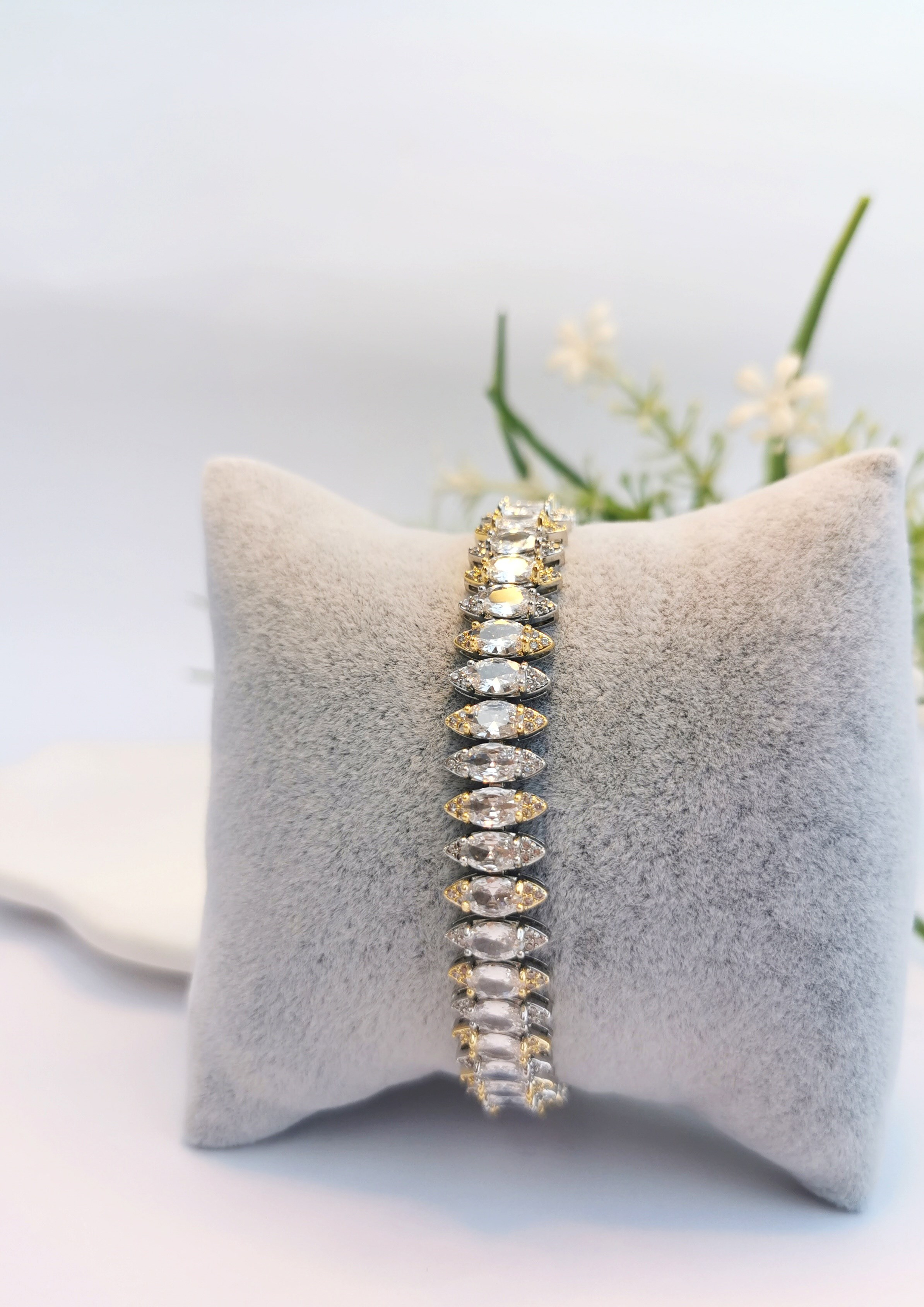 VIP Markiz Taşlı Gold & Silver Zirkon Çelik Bileklik