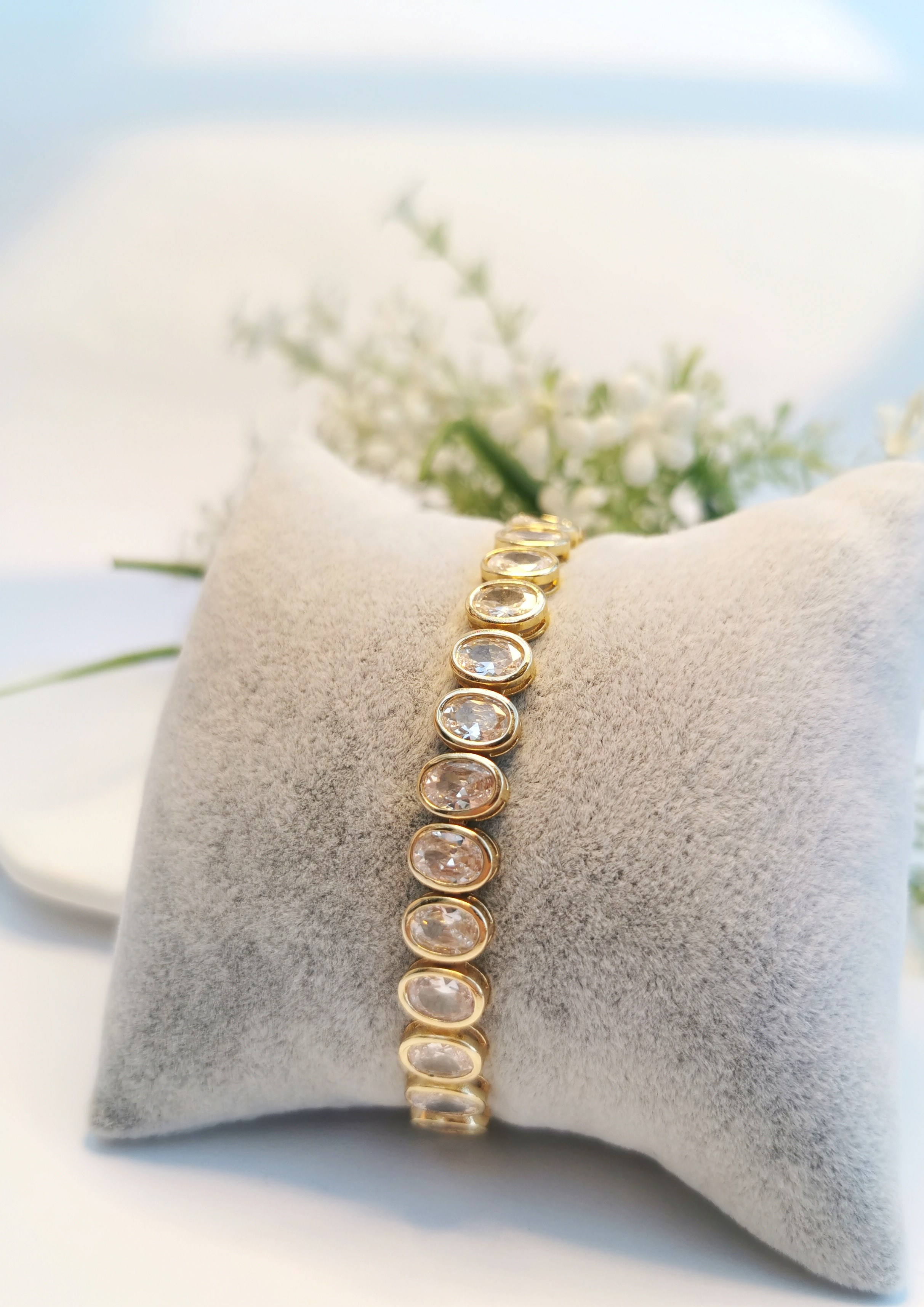 VIP Oval Su Yolu Gold Zirkon Çelik Bileklik