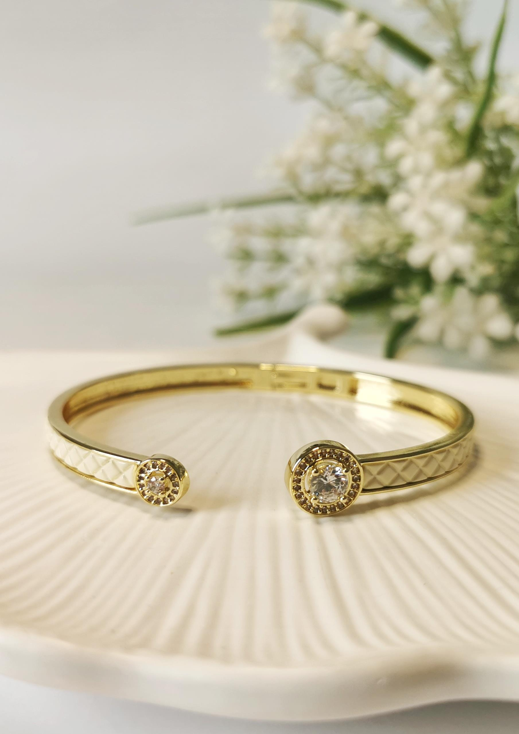 Zirkon Taşlı Gold Çelik Kelepçe Bileklik Beyaz