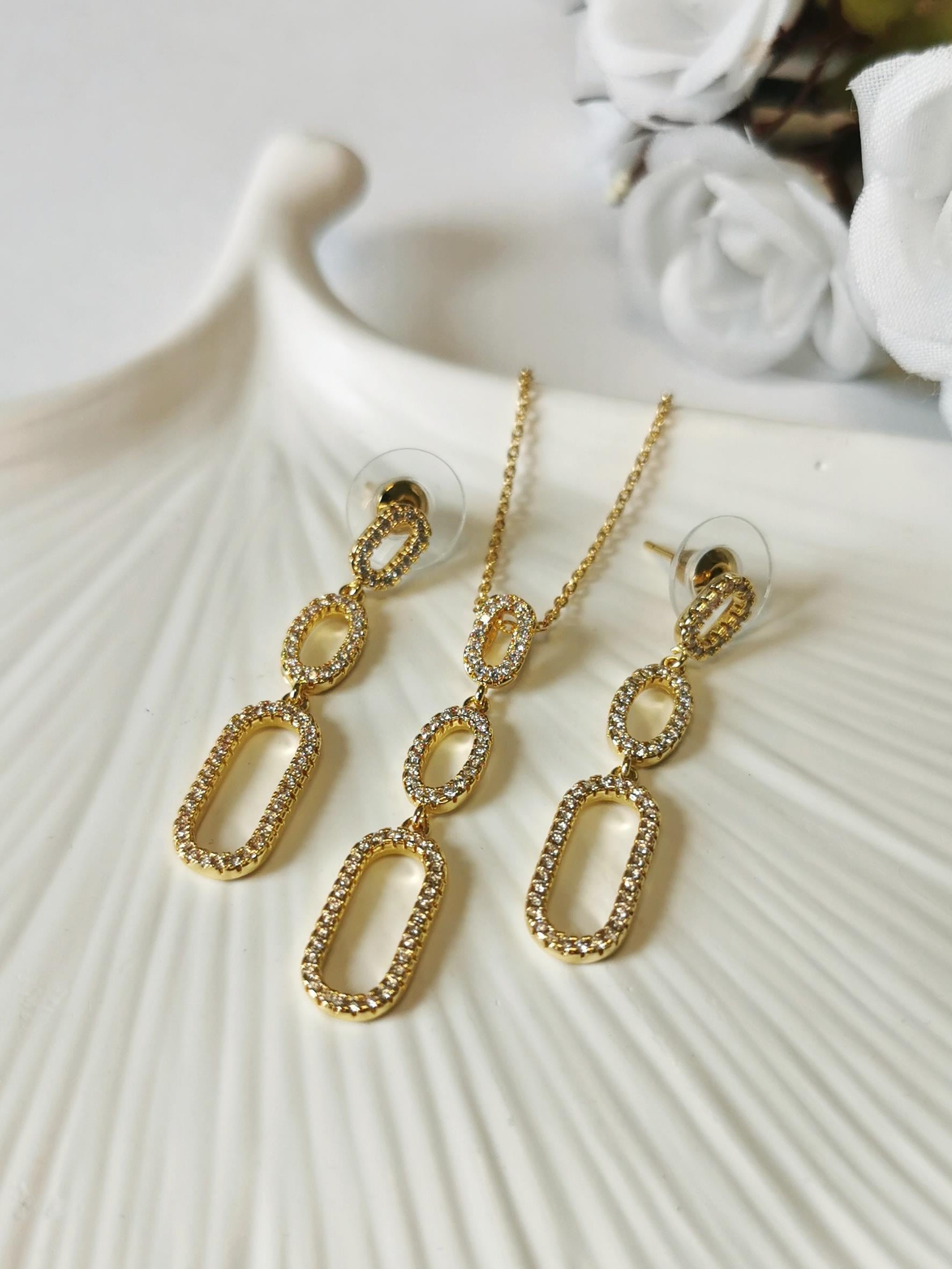 Zirkon Taşlı Oval Halka Detaylı Vip Kolye ve Küpe Seti Gold