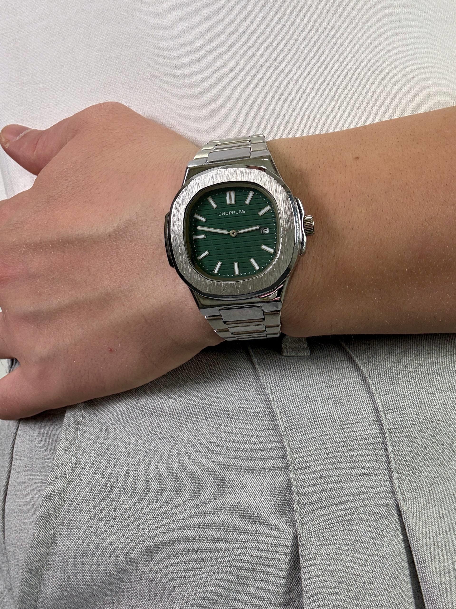 84 Vivaldi Green Screen Vintage Wristhwatch VV