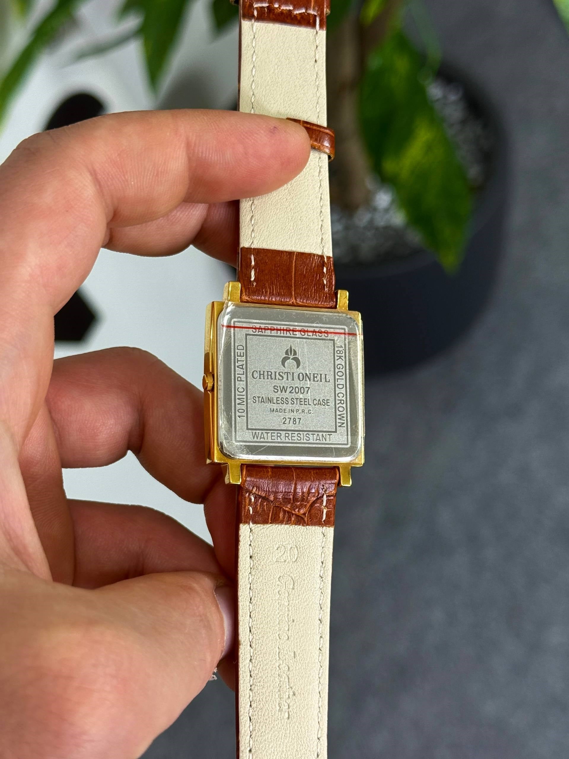 Arvelle Vintage The Retro Monarch