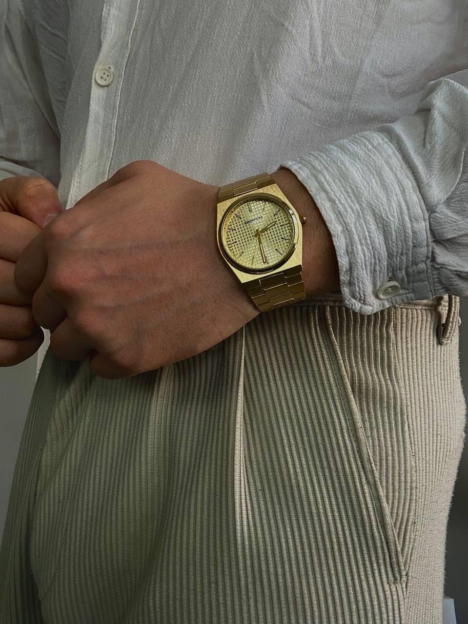 C.S Gold White Screen Vintage Wristhwatch