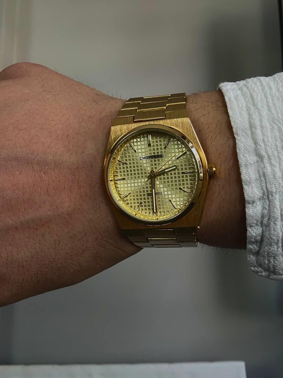 C.S Gold White Screen Vintage Wristhwatch
