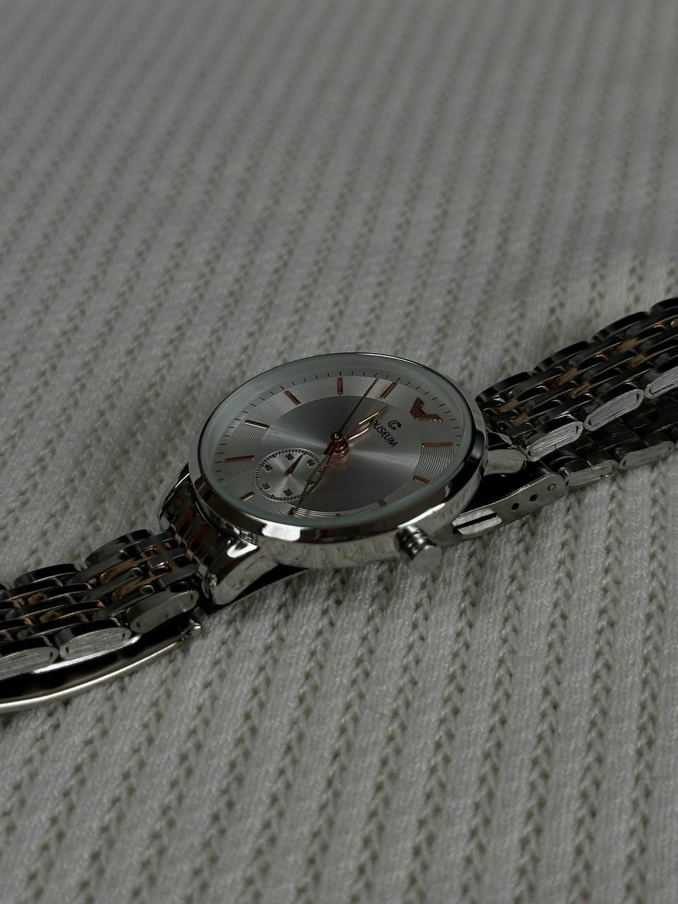 C.S Woman White Screen Vintage Wristhwatch