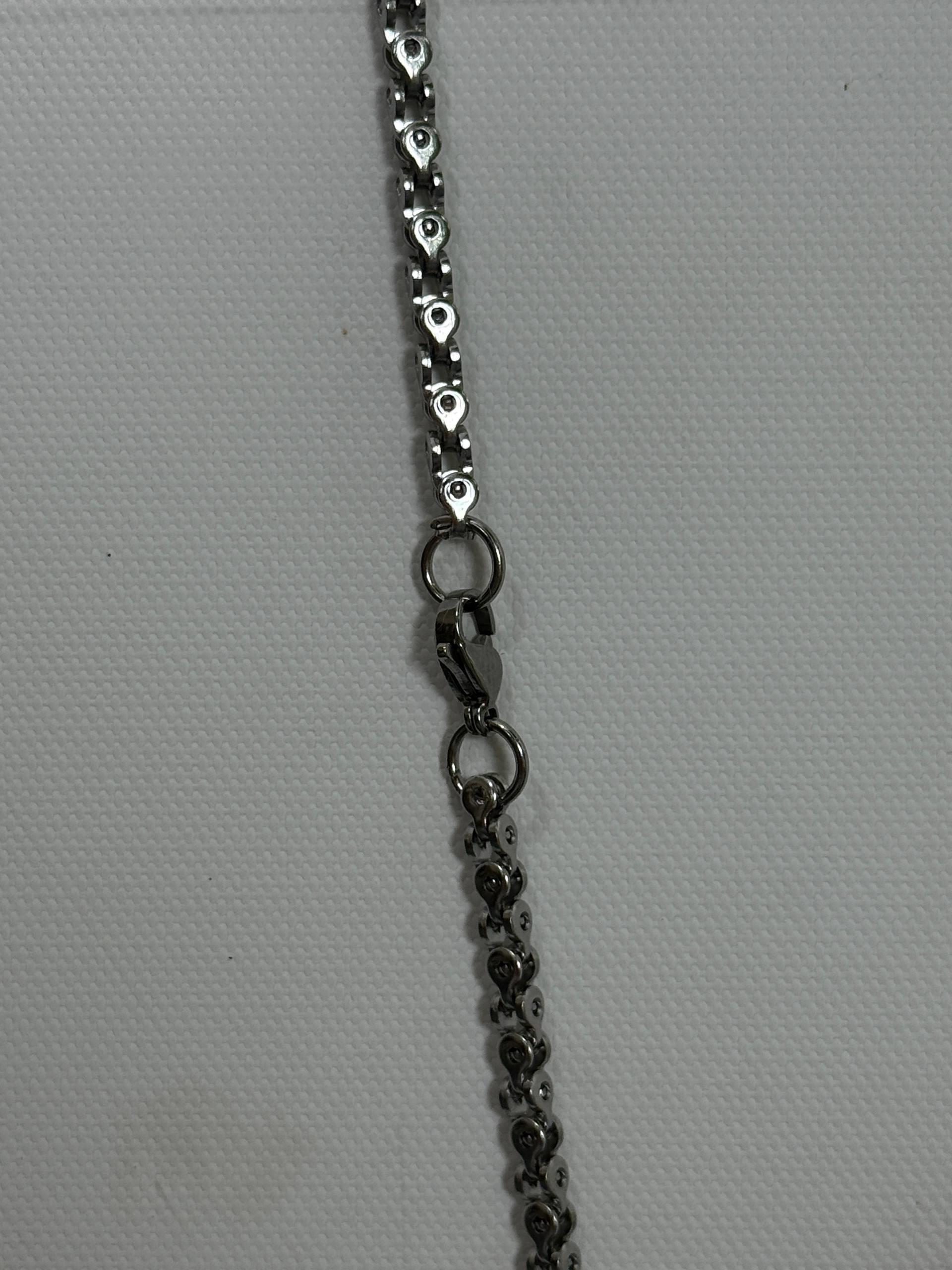 Patterned Chain Necklace