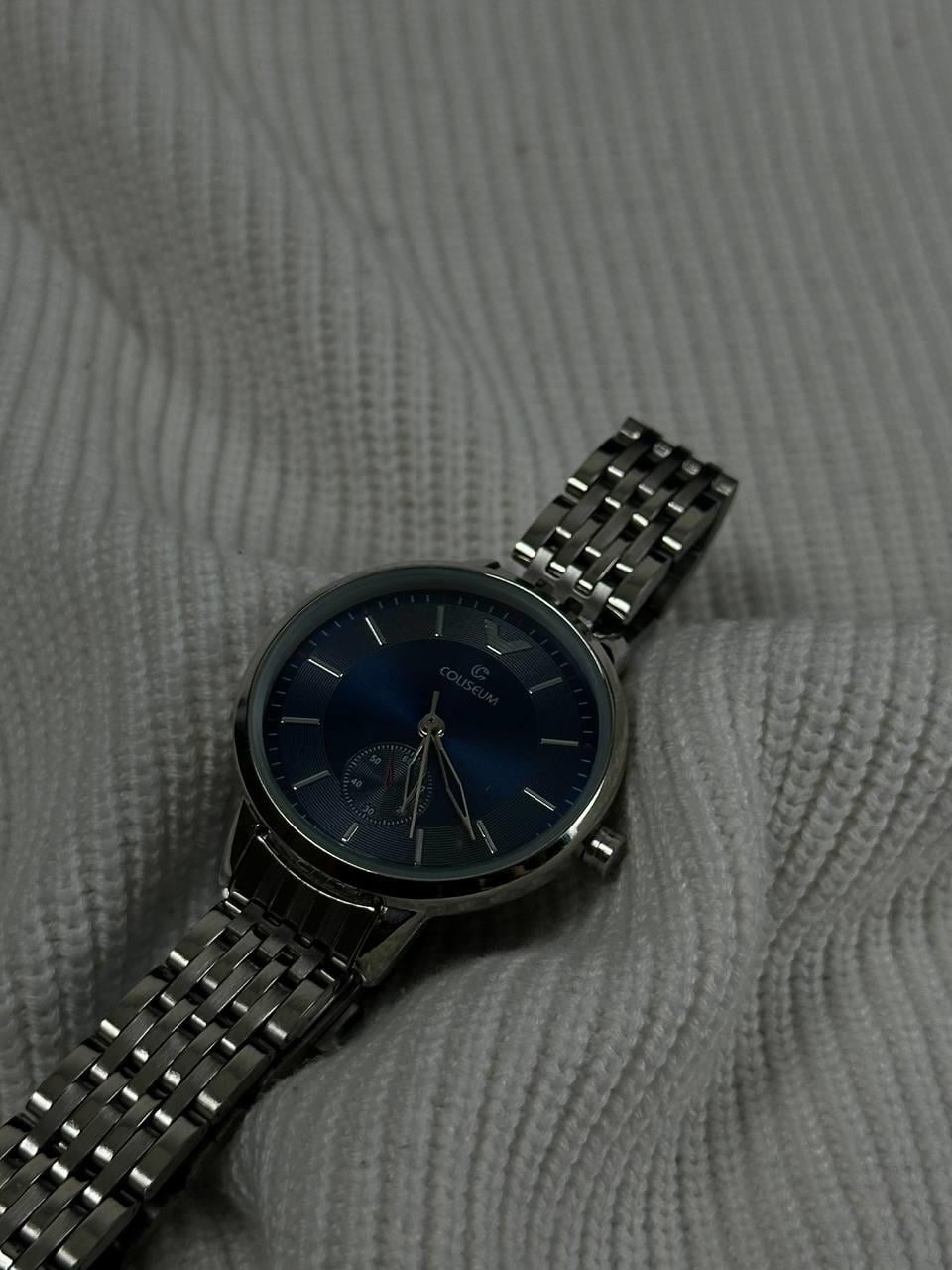 Woman Navy Blue Screen Vintage Wristhwatch