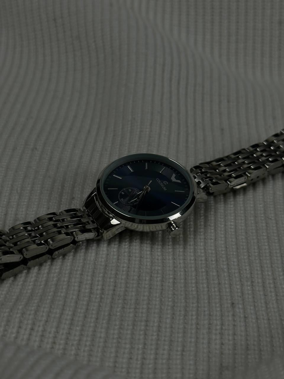 Woman Navy Blue Screen Vintage Wristhwatch