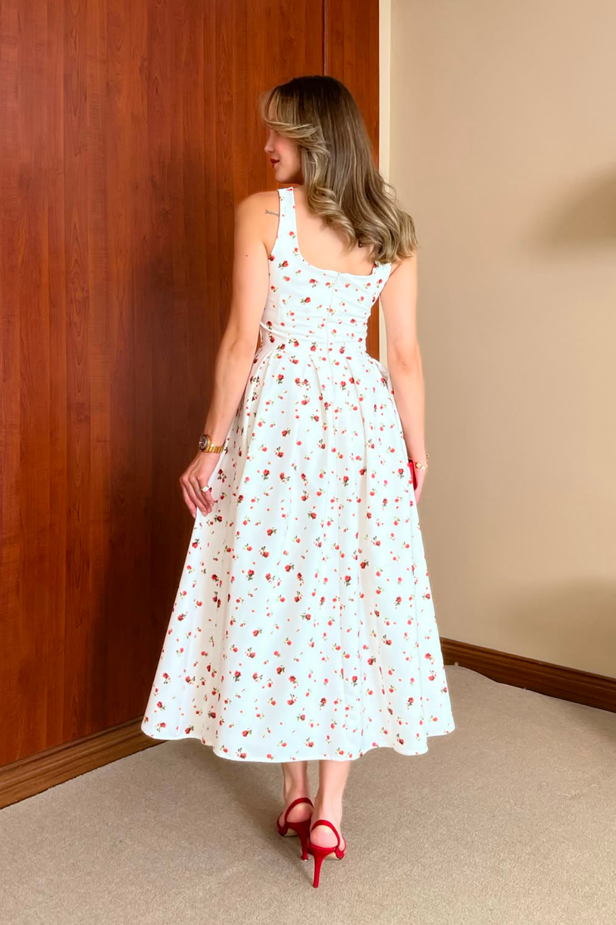 Kırmızı Çiçekli Kloş - BEYAZ