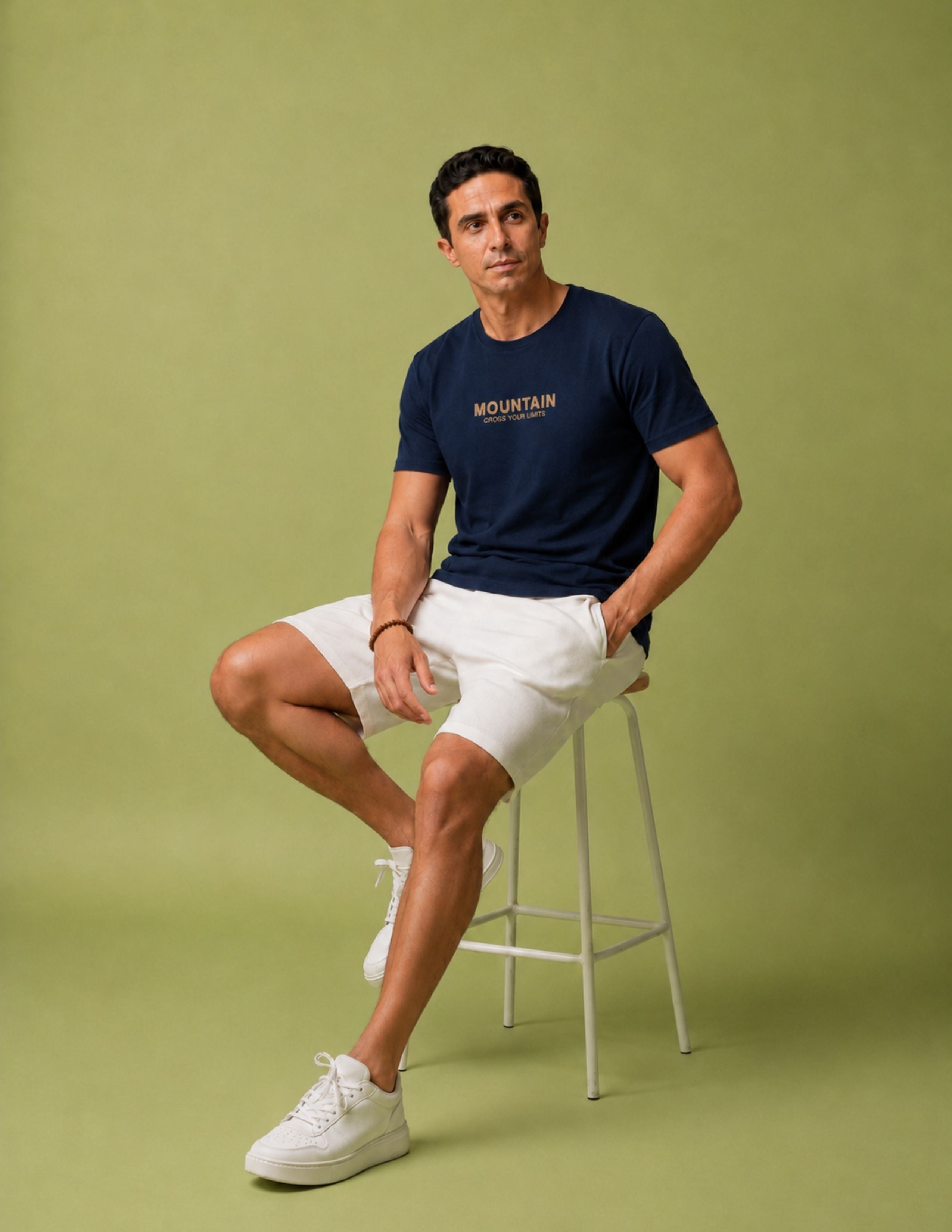 Basic Erkek Bisiklet Yaka Nakışlı Lacivert T-shirt