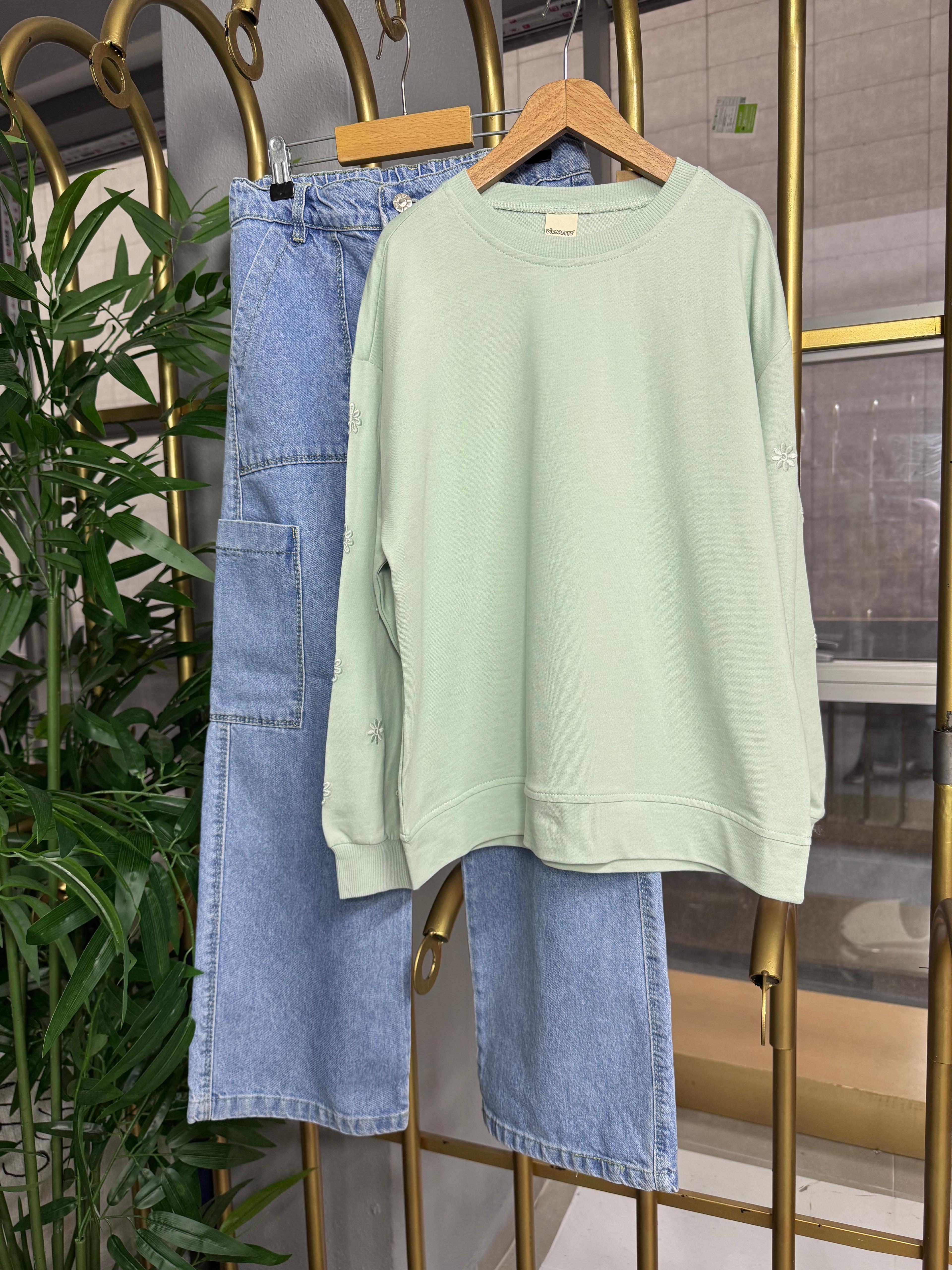 Kolları Çiçek Nakışlı Sweat Su Yeşili