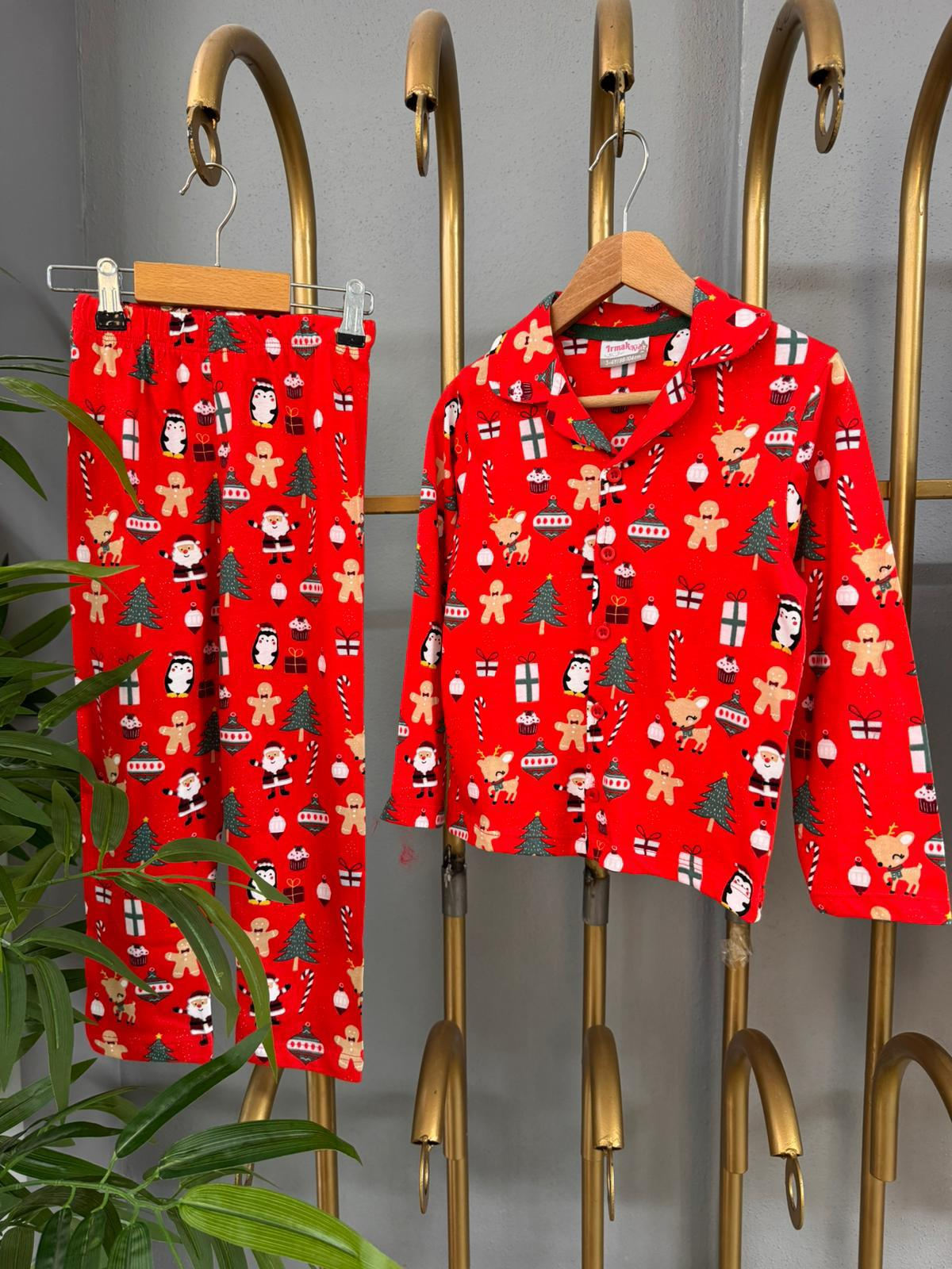 Yılbaşı Masalı Kız Çocuk Pijama Takımı