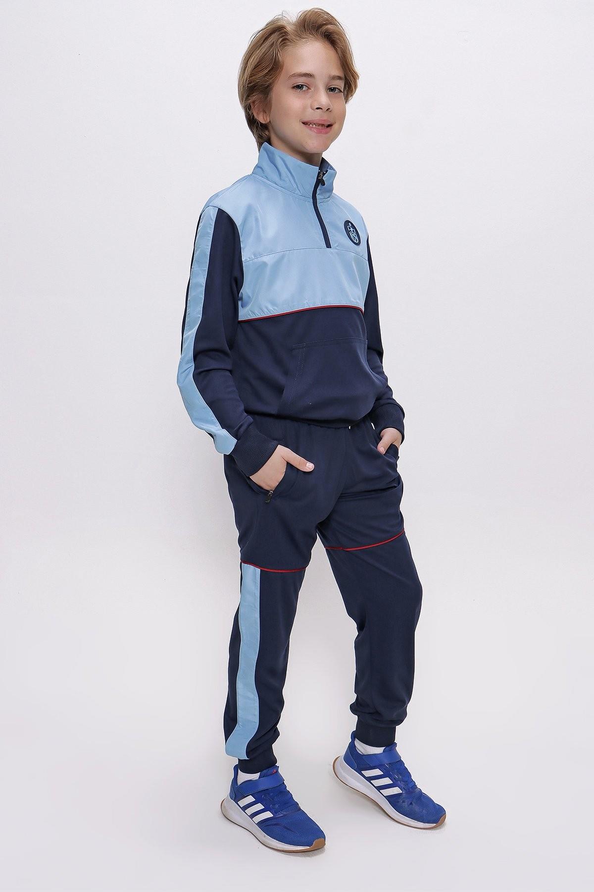 EŞOFMAN TAKIMI YARIM FERMUARLI PARÇALI