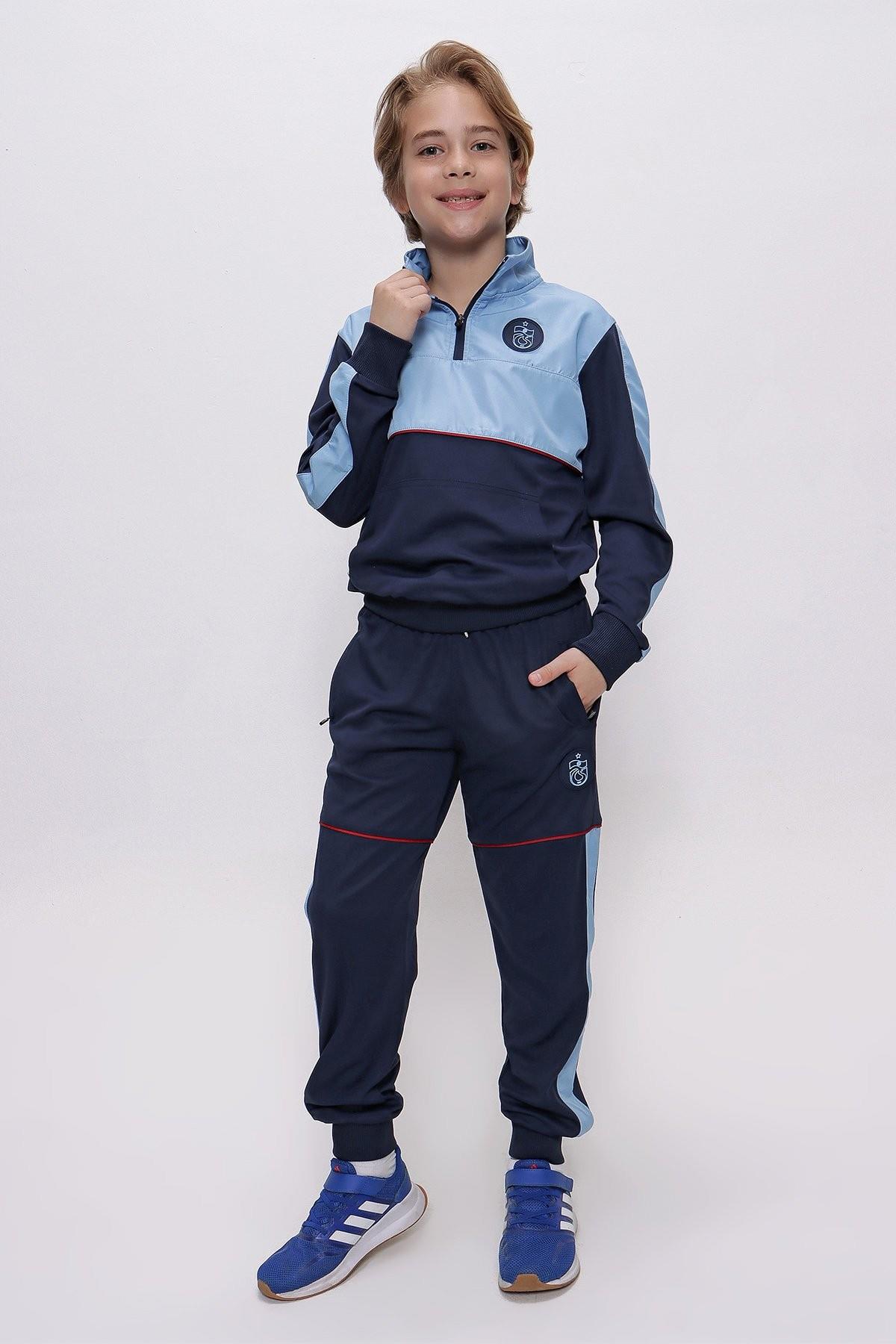 EŞOFMAN TAKIMI YARIM FERMUARLI PARÇALI