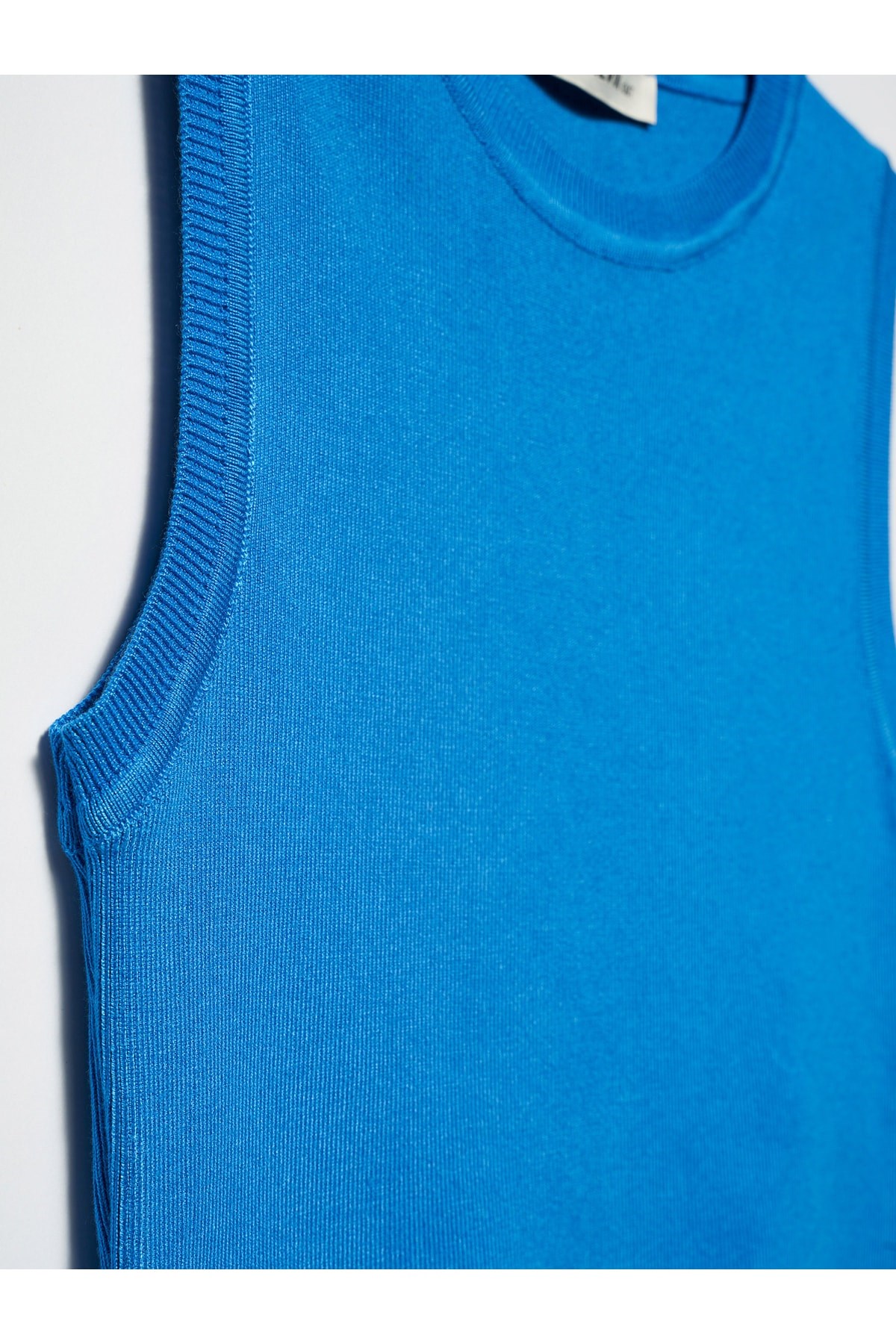 10172-bisiklet-yaka-triko-crop-saks-330-4c.jpg