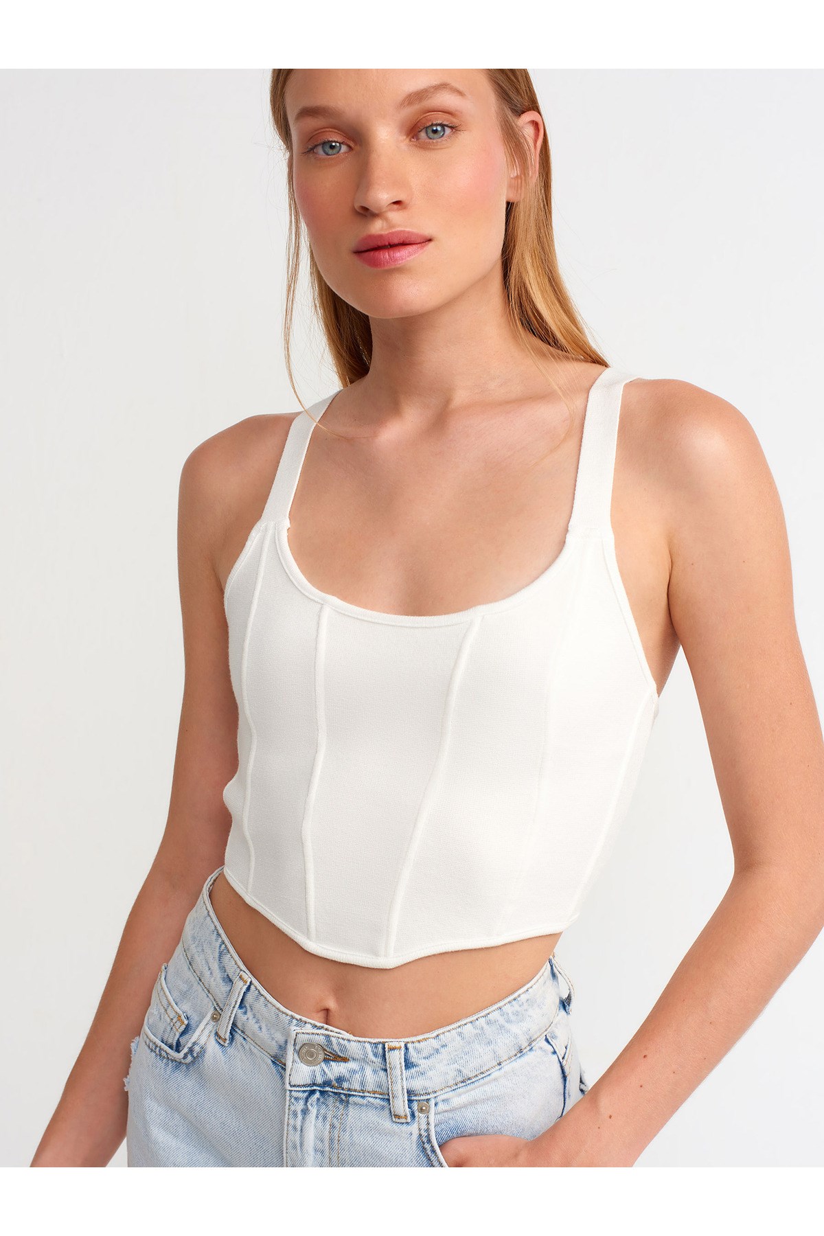 10216-arkasi-bagcikli-crop-atlet-ekru--2302-.jpg
