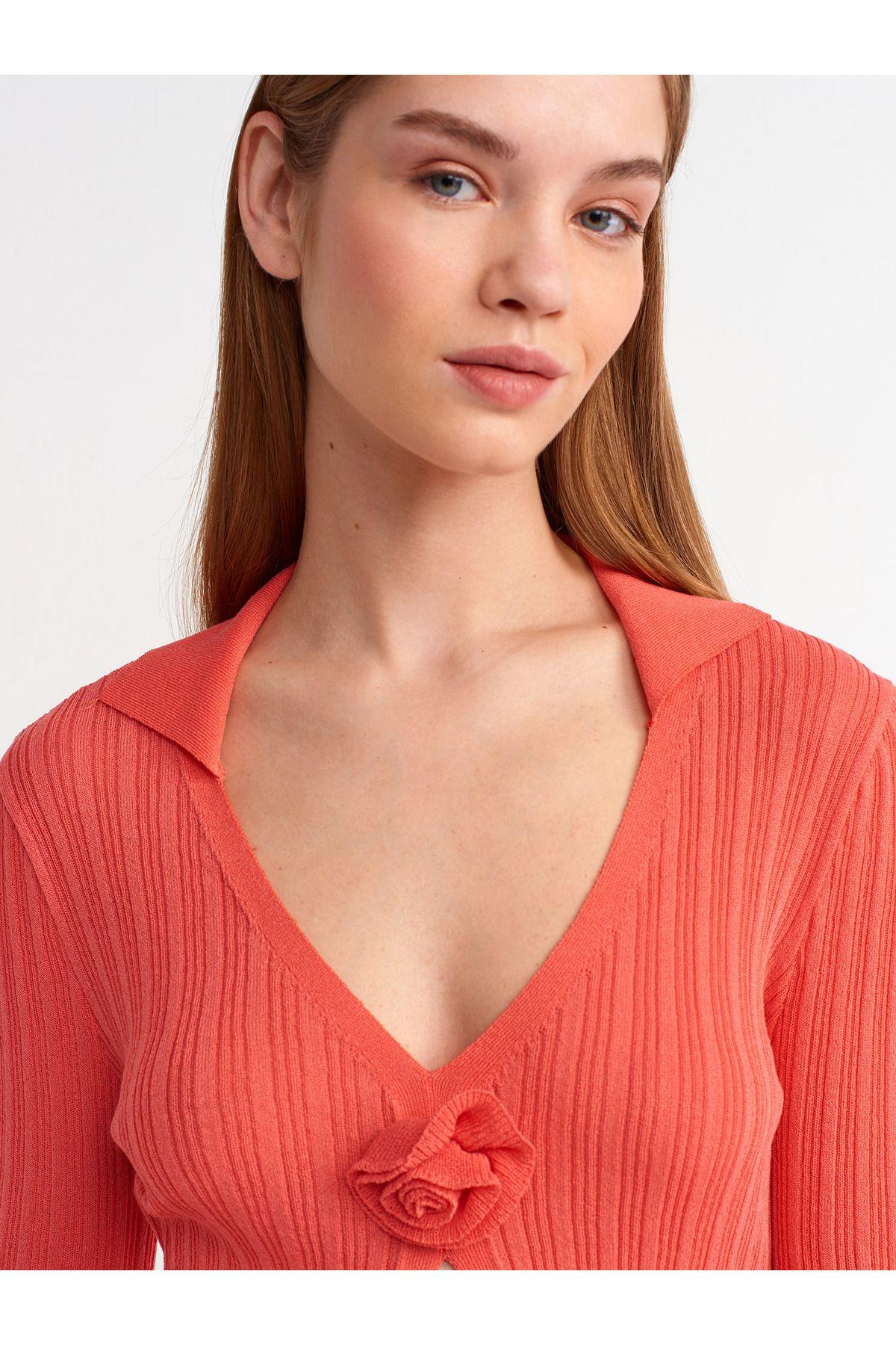 10526-polo-yaka-cicek-detayli-transpar-8a15-d.jpg