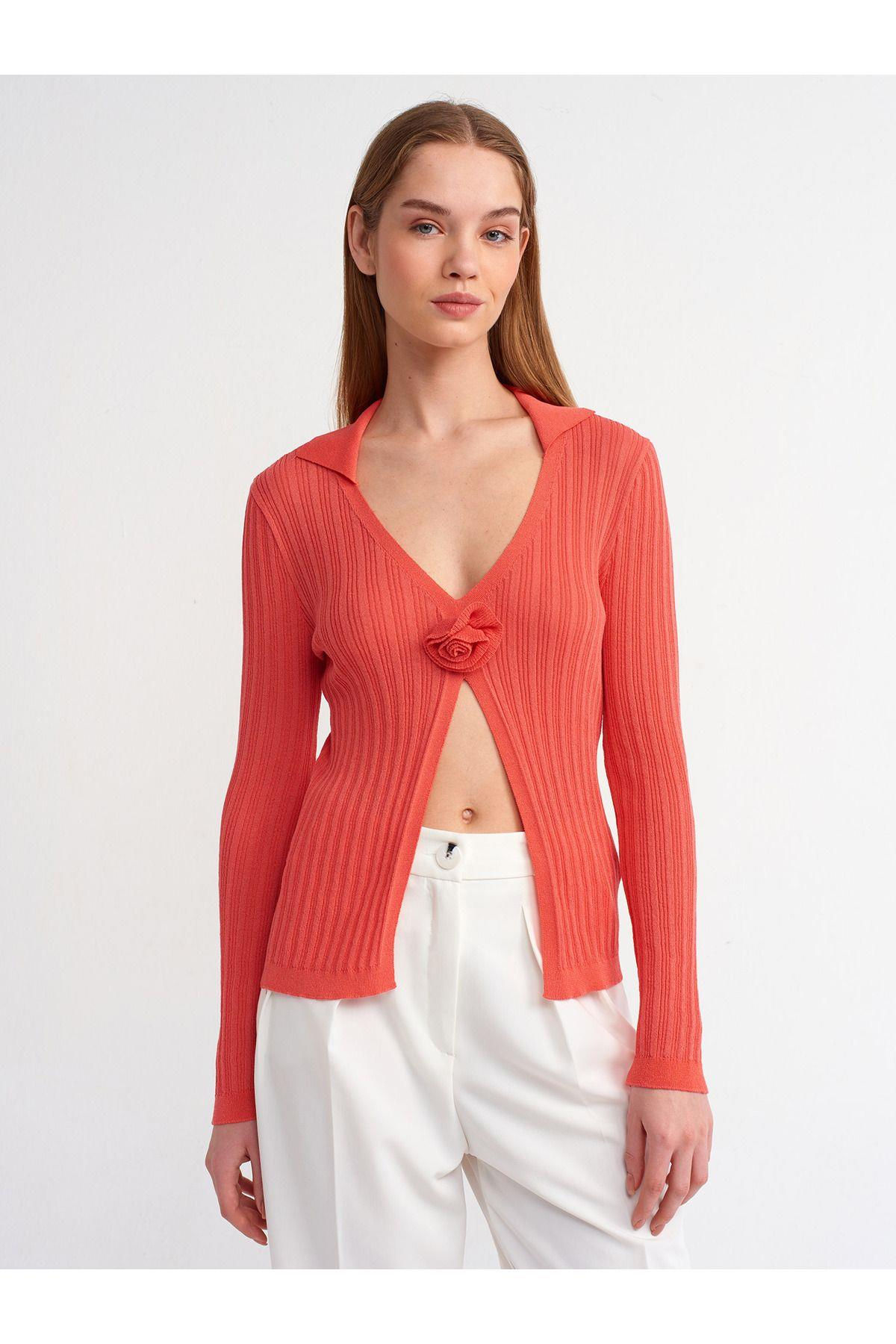 10526-polo-yaka-cicek-detayli-transpar-c9d4a0.jpg