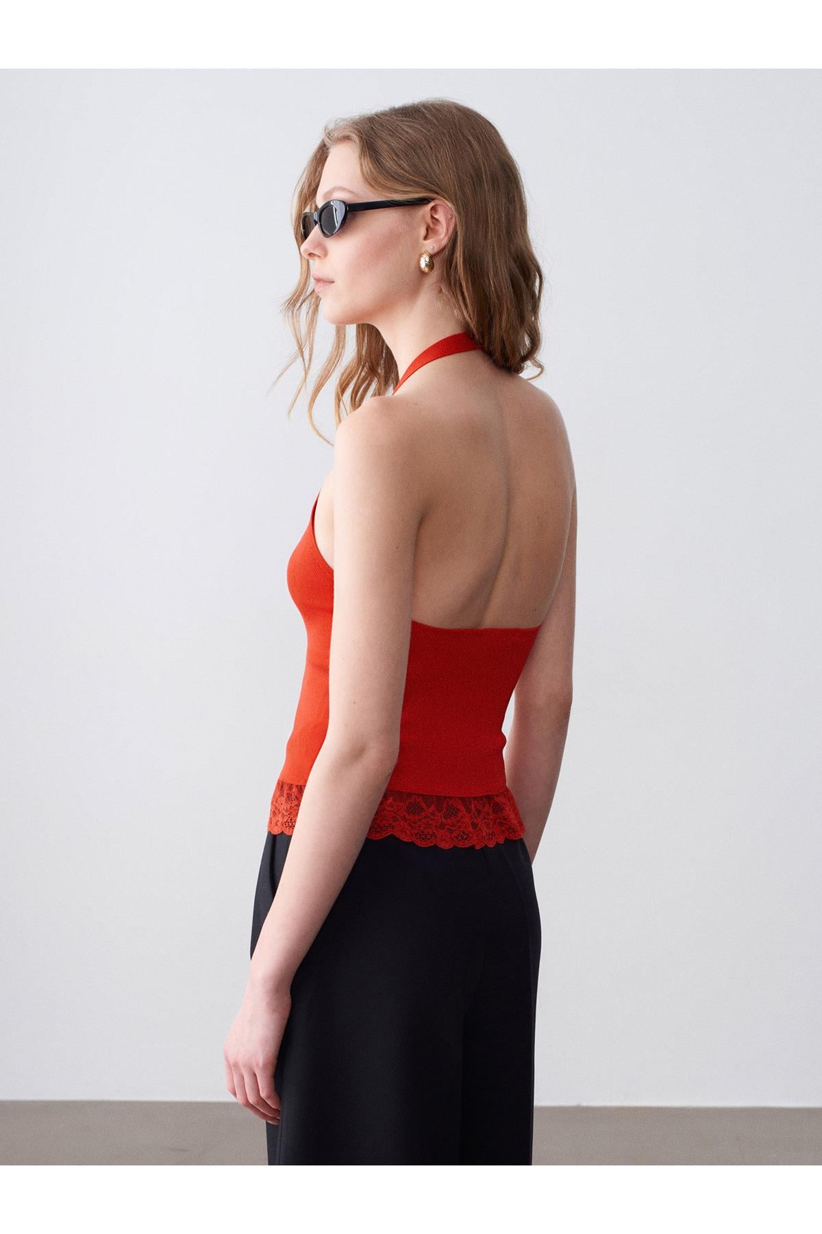 10868-dantel-detayli-halter-yaka-triko-aea54f.jpg