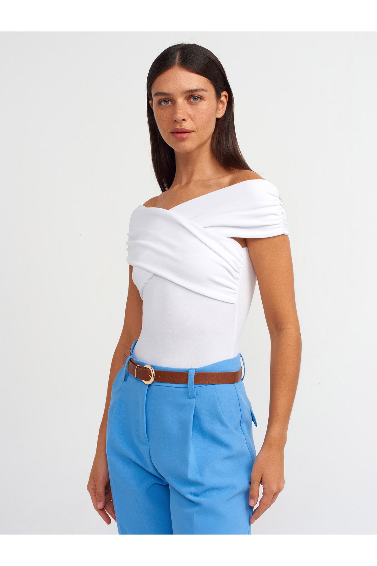 20828-omuzlari-acik-buzgulu-bodysuit-b-fe-8cd.jpg