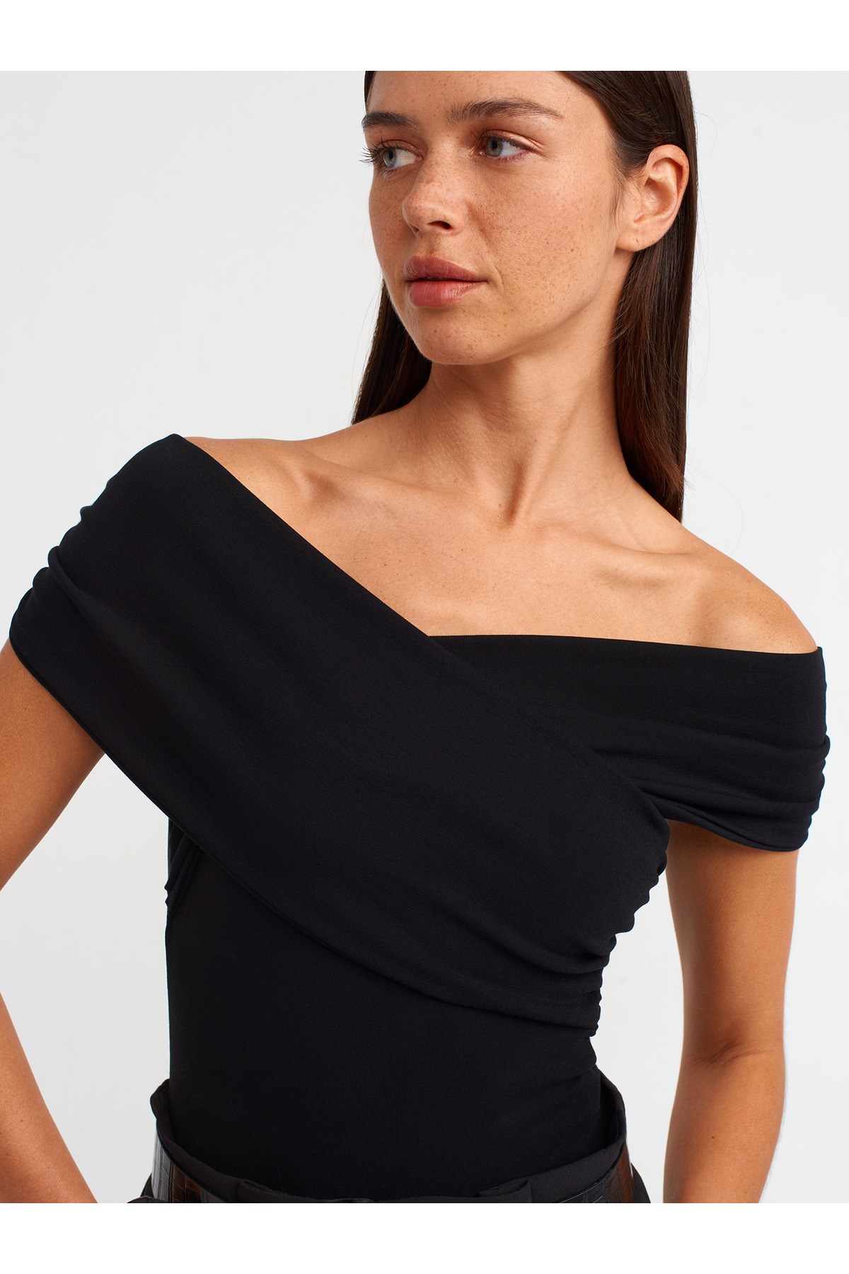 20828-omuzlari-acik-buzgulu-bodysuit-s-0bb3b8.jpg