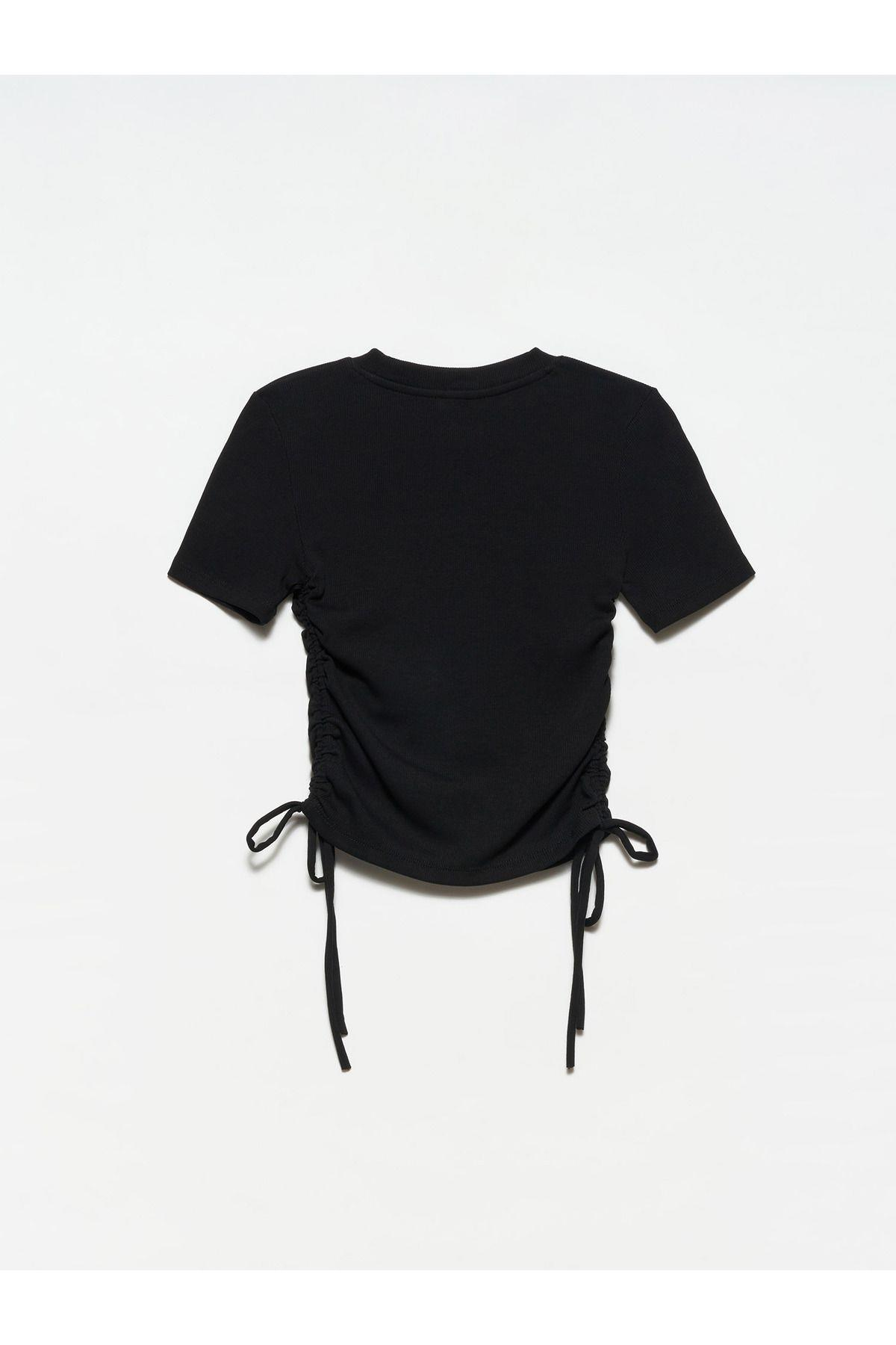 30117-buzgu-detayli-tshirt-siyah-11-f85.jpg