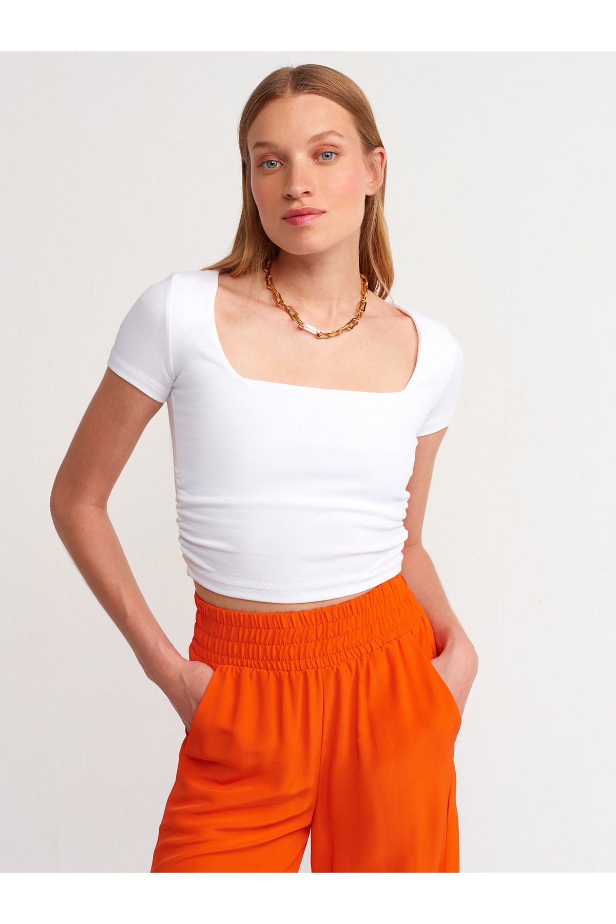 30118-kare-yaka-buzgulu-tshirt-beyaz-5-ac48.jpg