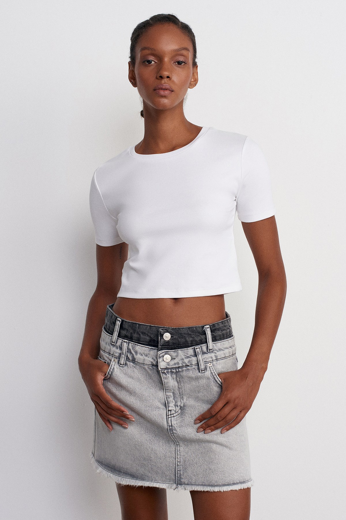 30124-crop-tshirt-beyaz-fe37e2.jpg