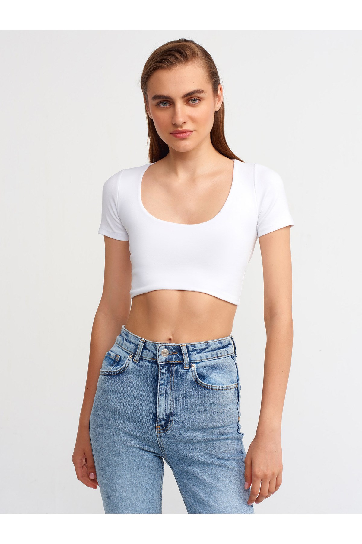 30127-crop-top-beyaz-3f6a-4.jpg