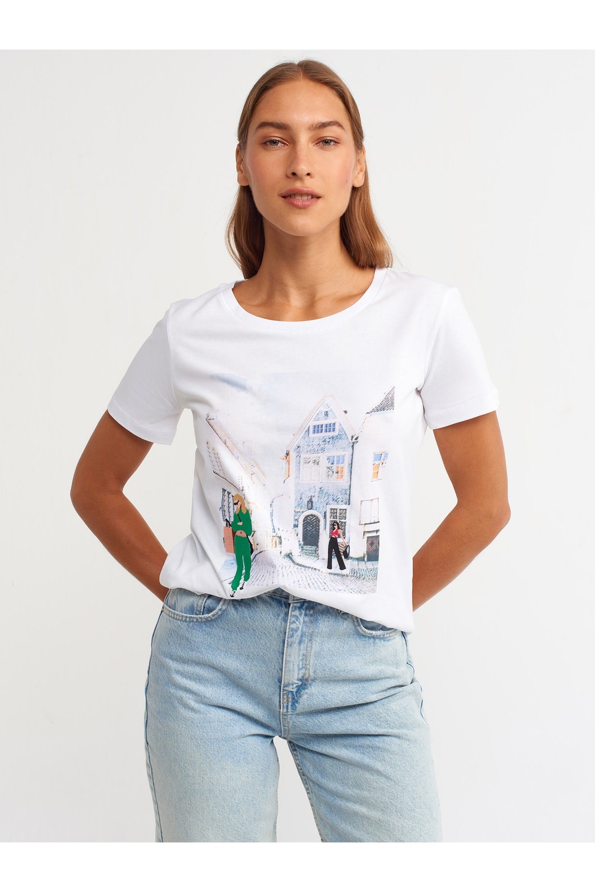 30137-nakisli-basic-tshirt-beyaz-5d6b-4.jpg