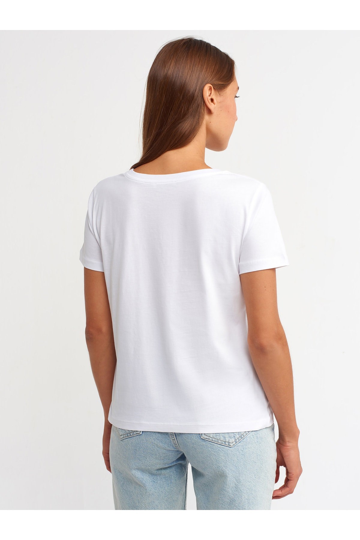 30137-nakisli-basic-tshirt-beyaz-97d8-3.jpg