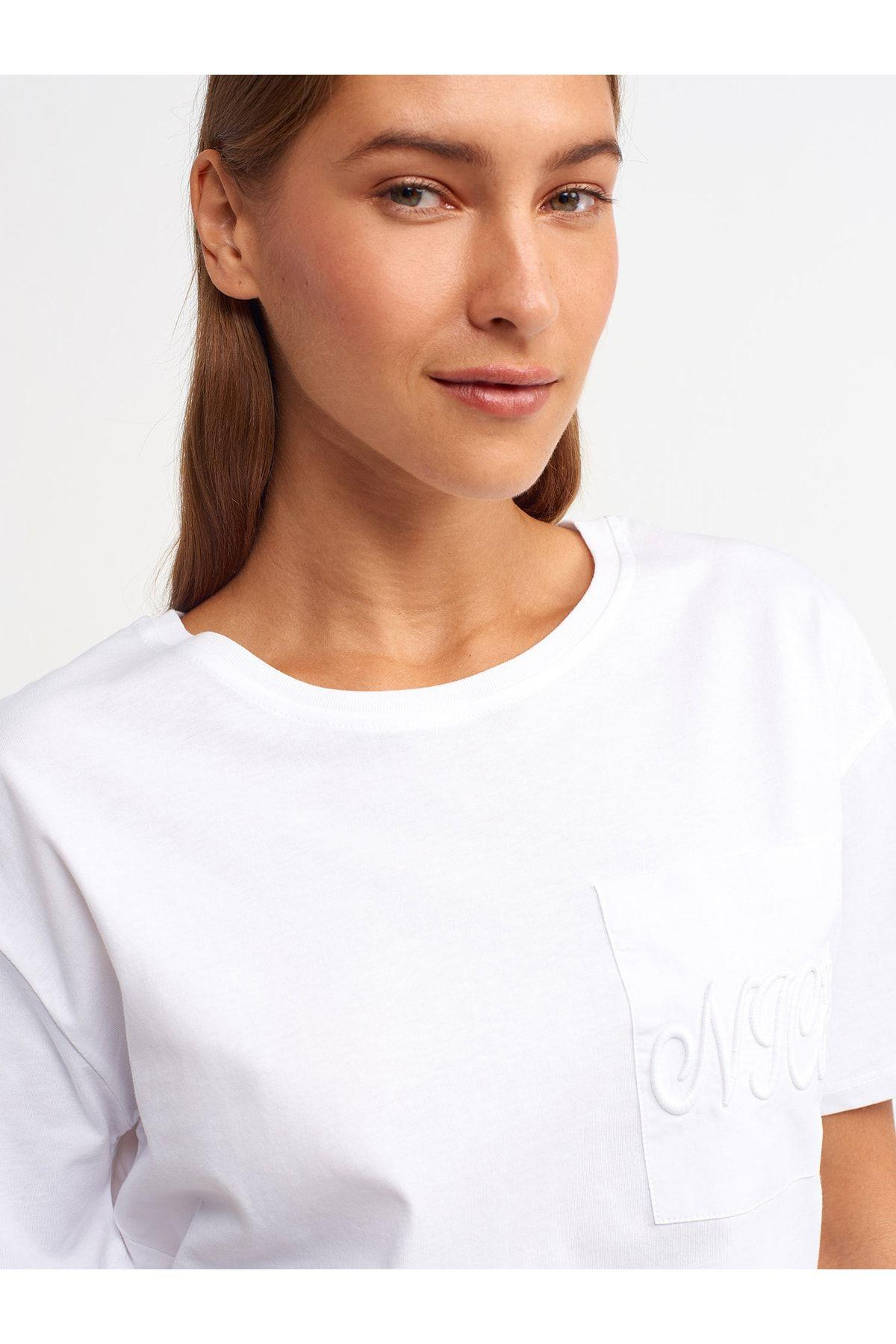 30138-nakis-detayli-tshirt-beyaz-06-323.jpg