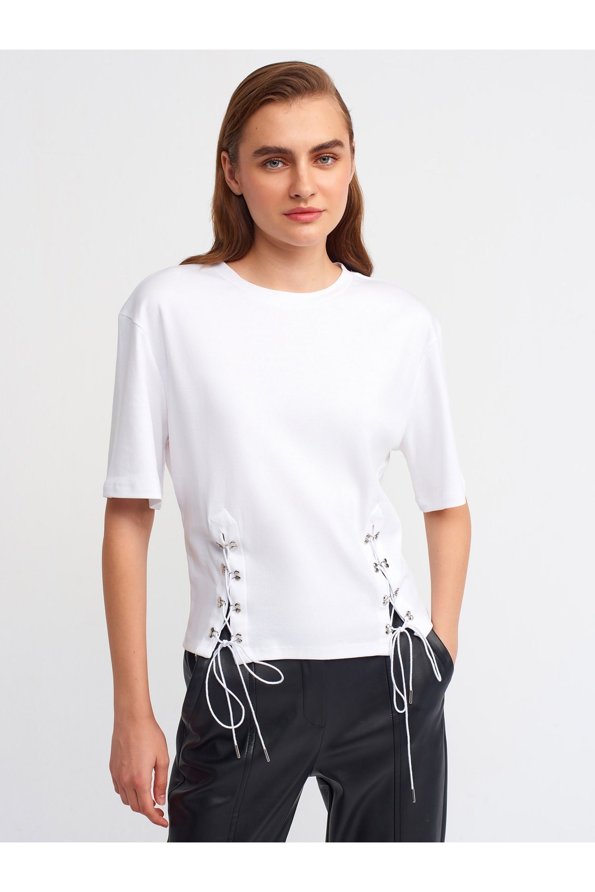30147-agraf-aksesuarli-tshirt-beyaz-500-c8.jpg