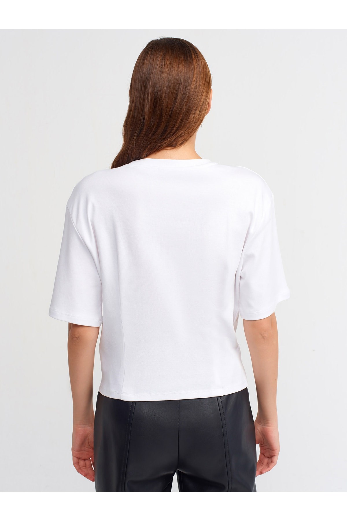 30147-agraf-aksesuarli-tshirt-beyaz-e8-254.jpg