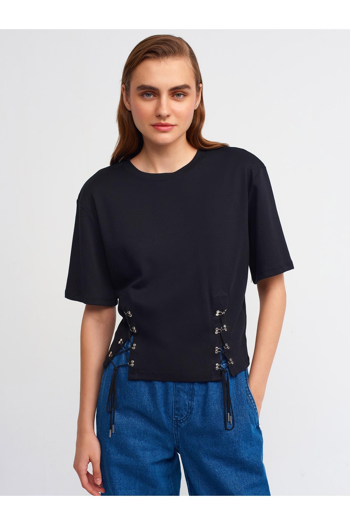 30147-agraf-aksesuarli-tshirt-siyah-9d-dc3.jpg