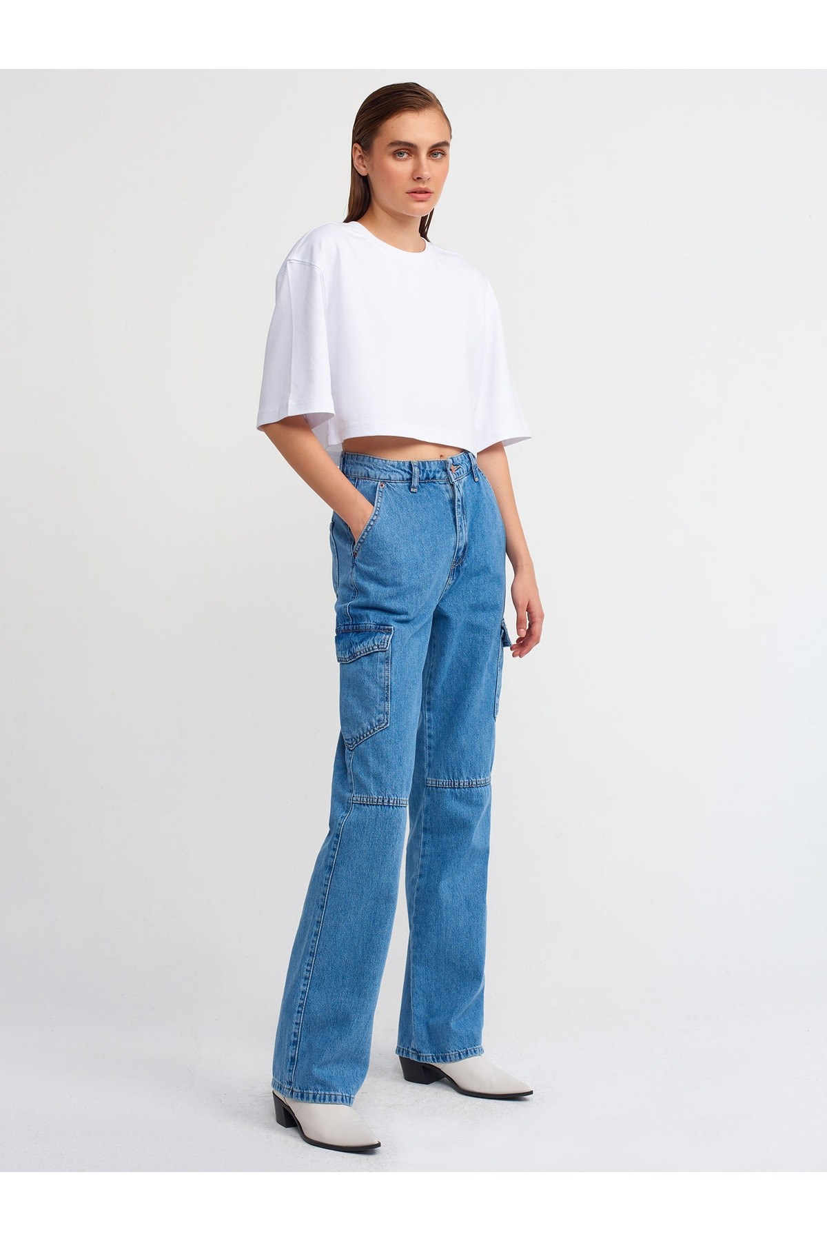 30148-crop-bisiklet-yaka-tshirt-beyaz-4-4d80.jpg
