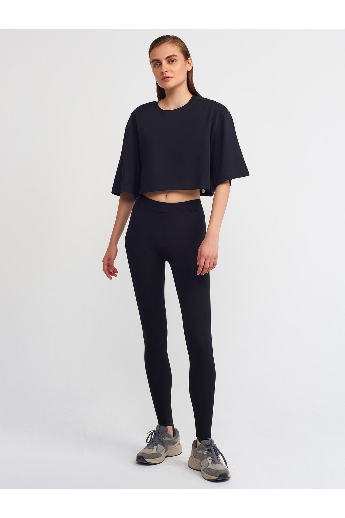 30148-crop-bisiklet-yaka-tshirt-siyah-06a-af.jpg