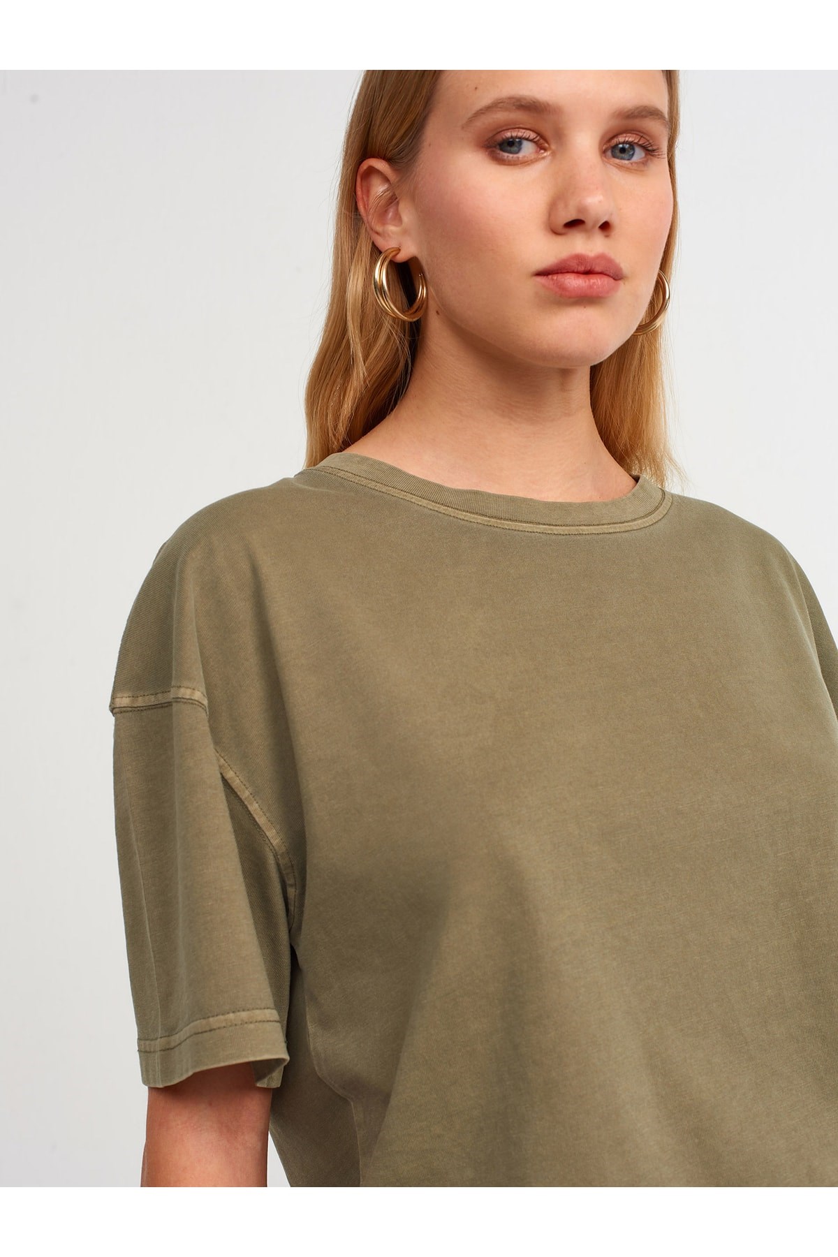 30150-soluk-efektli-t-shirt-haki-bf18-2.jpg