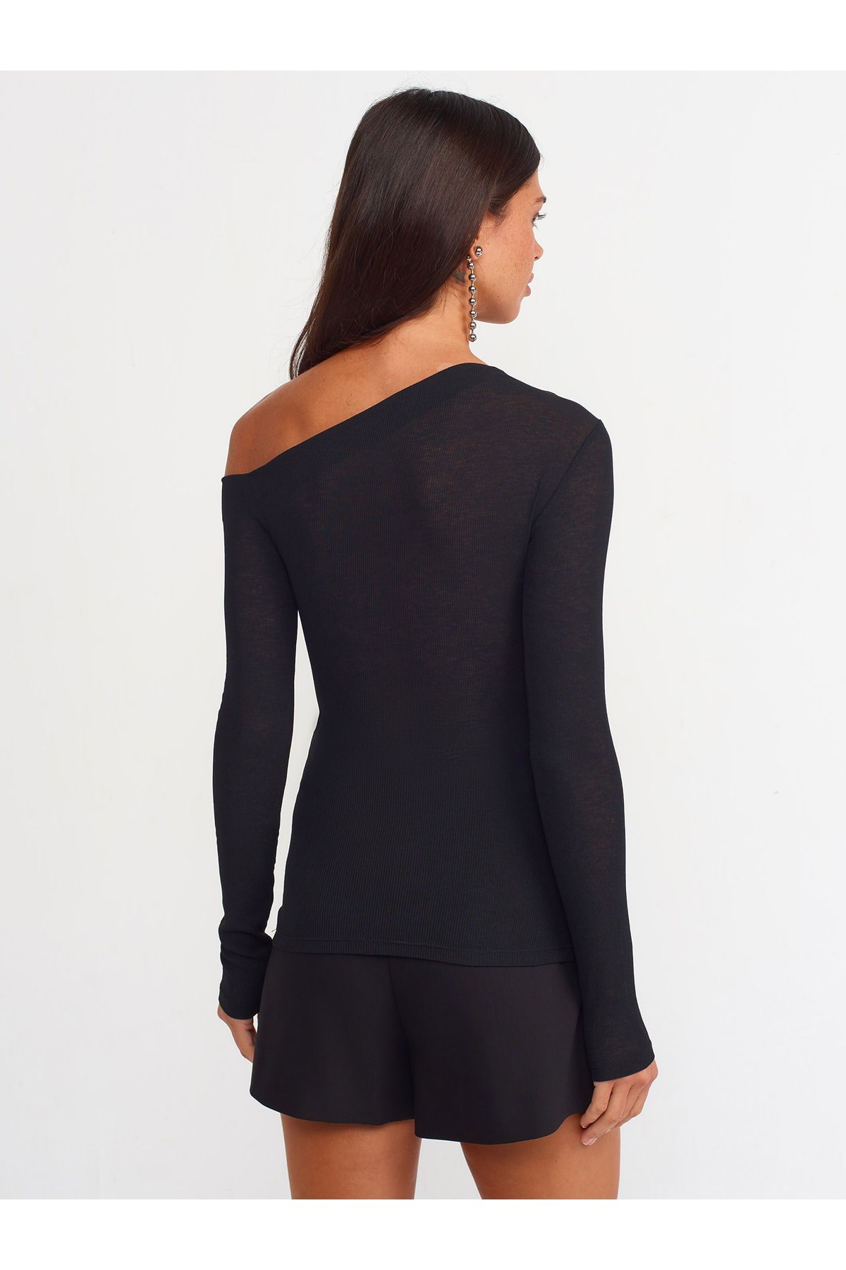 30288-asimetrik-top-siyah-eb-448.jpg